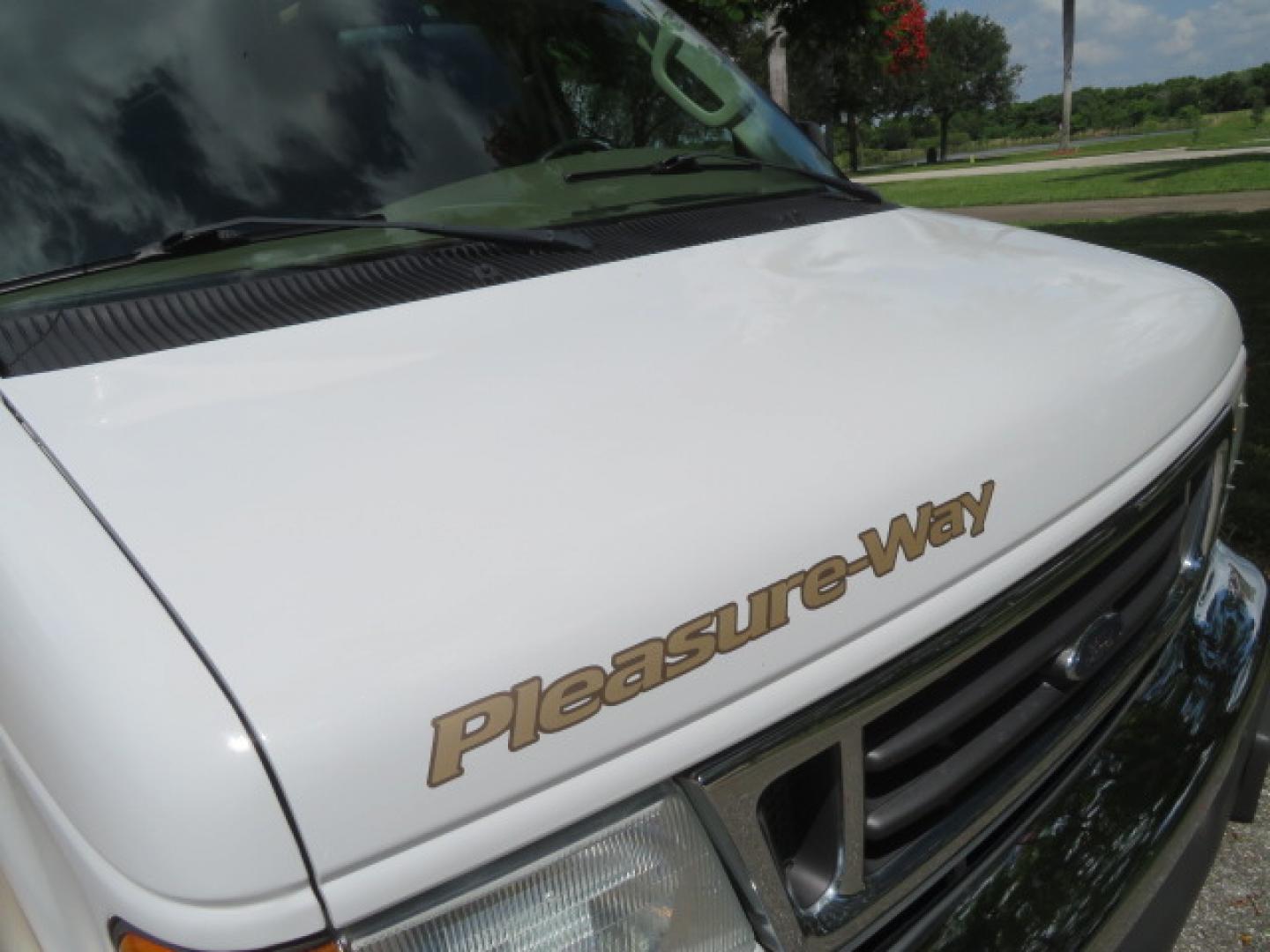 2006 White /Tan Ford Econoline E-350 Super Duty (1FDSE34L56H) with an 5.4L V8 SOHC 16V engine, located at 4301 Oak Circle #19, Boca Raton, FL, 33431, (954) 561-2499, 26.388472, -80.084045 - You are looking at Nicest 2006 Ford E350 Super Duty Pleasure Way Excel TS 5.4L V8 with Ultra Low 46K Original Miles Fully Loaded Class B RV. High End Quality with everything you need to go off grid today. This is a One Owner Rust Free Southern Van with a Clean Carfax and Clean Title. This Pleasure W - Photo#30