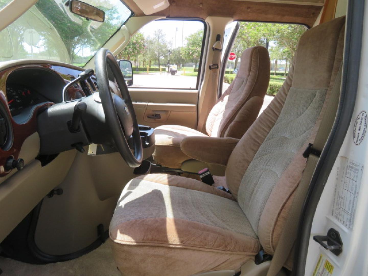 2006 White /Tan Ford Econoline E-350 Super Duty (1FDSE34L56H) with an 5.4L V8 SOHC 16V engine, located at 4301 Oak Circle #19, Boca Raton, FL, 33431, (954) 561-2499, 26.388472, -80.084045 - You are looking at Nicest 2006 Ford E350 Super Duty Pleasure Way Excel TS 5.4L V8 with Ultra Low 46K Original Miles Fully Loaded Class B RV. High End Quality with everything you need to go off grid today. This is a One Owner Rust Free Southern Van with a Clean Carfax and Clean Title. This Pleasure W - Photo#39