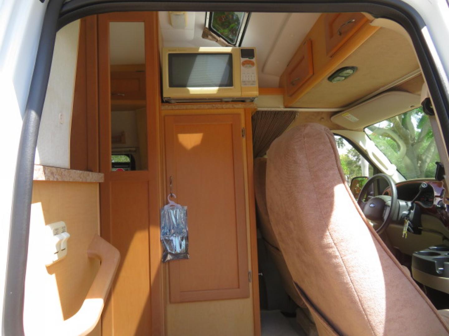 2006 White /Tan Ford Econoline E-350 Super Duty (1FDSE34L56H) with an 5.4L V8 SOHC 16V engine, located at 4301 Oak Circle #19, Boca Raton, FL, 33431, (954) 561-2499, 26.388472, -80.084045 - You are looking at Nicest 2006 Ford E350 Super Duty Pleasure Way Excel TS 5.4L V8 with Ultra Low 46K Original Miles Fully Loaded Class B RV. High End Quality with everything you need to go off grid today. This is a One Owner Rust Free Southern Van with a Clean Carfax and Clean Title. This Pleasure W - Photo#55