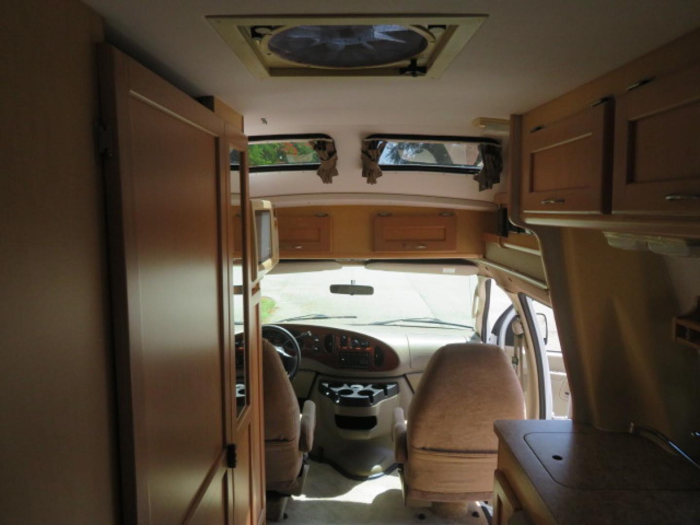 2006 White /Tan Ford Econoline E-350 Super Duty (1FDSE34L56H) with an 5.4L V8 SOHC 16V engine, located at 4301 Oak Circle #19, Boca Raton, FL, 33431, (954) 561-2499, 26.388472, -80.084045 - You are looking at Nicest 2006 Ford E350 Super Duty Pleasure Way Excel TS 5.4L V8 with Ultra Low 46K Original Miles Fully Loaded Class B RV. High End Quality with everything you need to go off grid today. This is a One Owner Rust Free Southern Van with a Clean Carfax and Clean Title. This Pleasure W - Photo#56