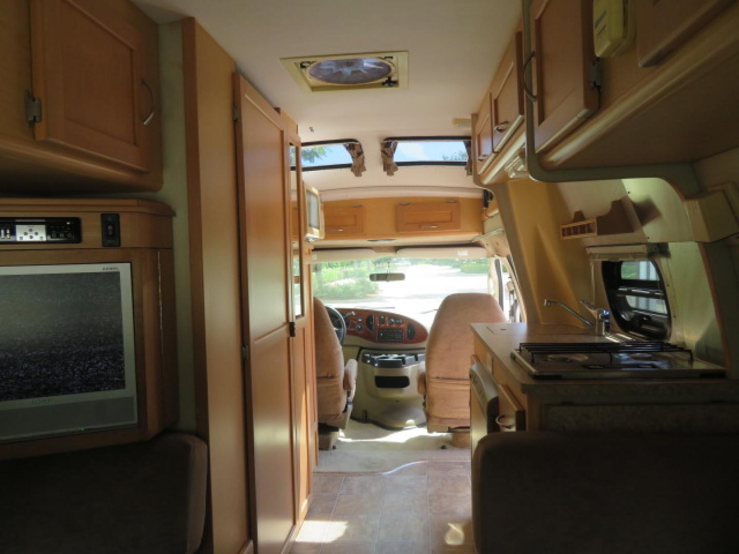 2006 White /Tan Ford Econoline E-350 Super Duty (1FDSE34L56H) with an 5.4L V8 SOHC 16V engine, located at 4301 Oak Circle #19, Boca Raton, FL, 33431, (954) 561-2499, 26.388472, -80.084045 - You are looking at Nicest 2006 Ford E350 Super Duty Pleasure Way Excel TS 5.4L V8 with Ultra Low 46K Original Miles Fully Loaded Class B RV. High End Quality with everything you need to go off grid today. This is a One Owner Rust Free Southern Van with a Clean Carfax and Clean Title. This Pleasure W - Photo#57
