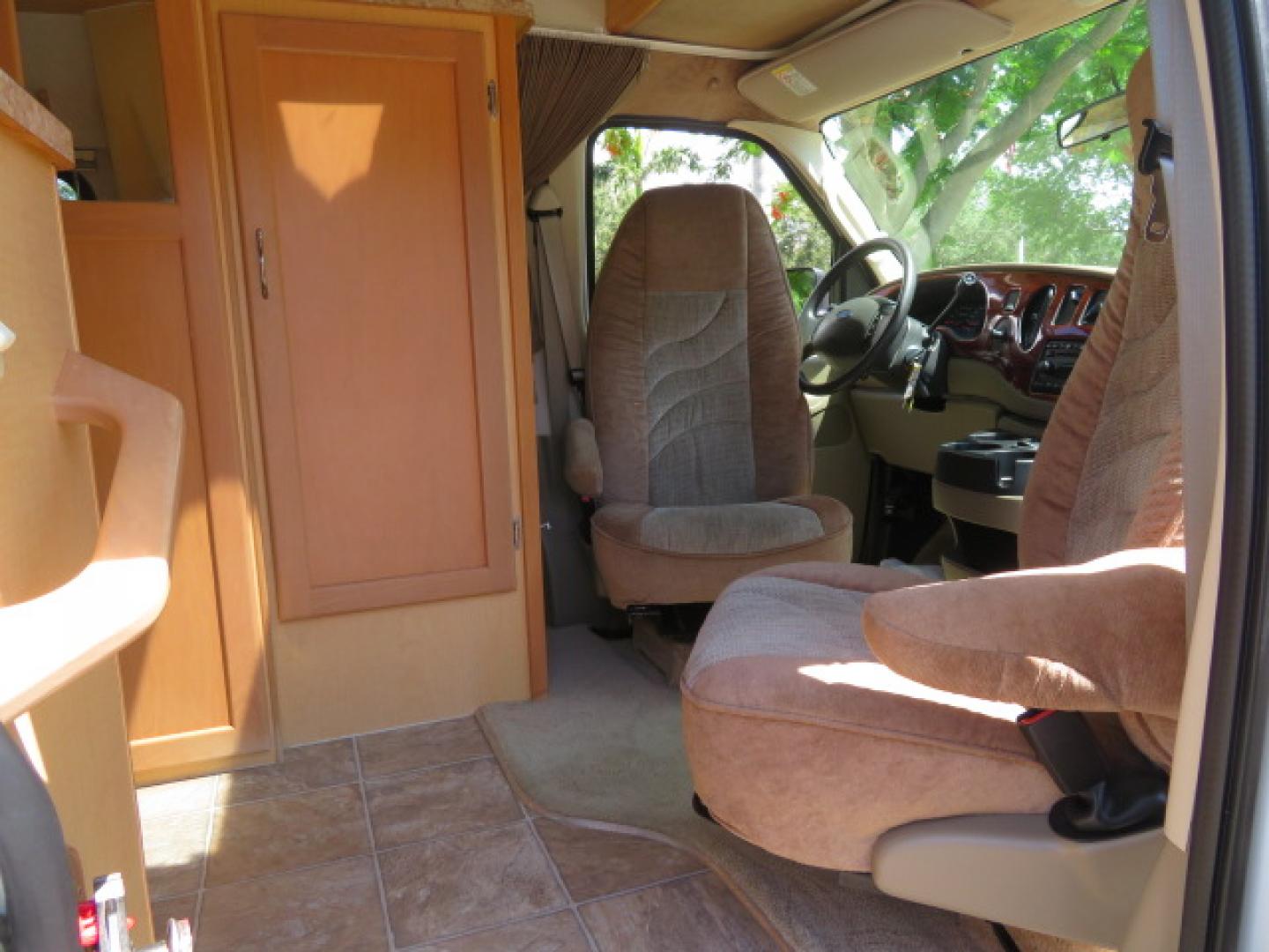 2006 White /Tan Ford Econoline E-350 Super Duty (1FDSE34L56H) with an 5.4L V8 SOHC 16V engine, located at 4301 Oak Circle #19, Boca Raton, FL, 33431, (954) 561-2499, 26.388472, -80.084045 - You are looking at Nicest 2006 Ford E350 Super Duty Pleasure Way Excel TS 5.4L V8 with Ultra Low 46K Original Miles Fully Loaded Class B RV. High End Quality with everything you need to go off grid today. This is a One Owner Rust Free Southern Van with a Clean Carfax and Clean Title. This Pleasure W - Photo#115