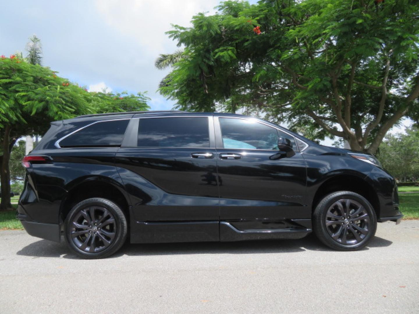 2024 Black /Black Toyota Sienna XSE 7-Passenger (5TDDRKEC4RS) with an 2.5L L4 DOHC 16V HYBRID engine, CVT transmission, located at 4301 Oak Circle #19, Boca Raton, FL, 33431, (954) 561-2499, 26.388472, -80.084045 - You are looking at a stunning 2024 Toyota Sienna XSE Sport Handicap Wheelchair Conversion Van Braunability XT with 14K Miles with Transfer and Hand Controls. Beautiful Black on Black Color Combo with Side Entry Braun Conversion. Clean Carfax, Clean Autocheck, and Clean Title. No issues and No Storie - Photo#6