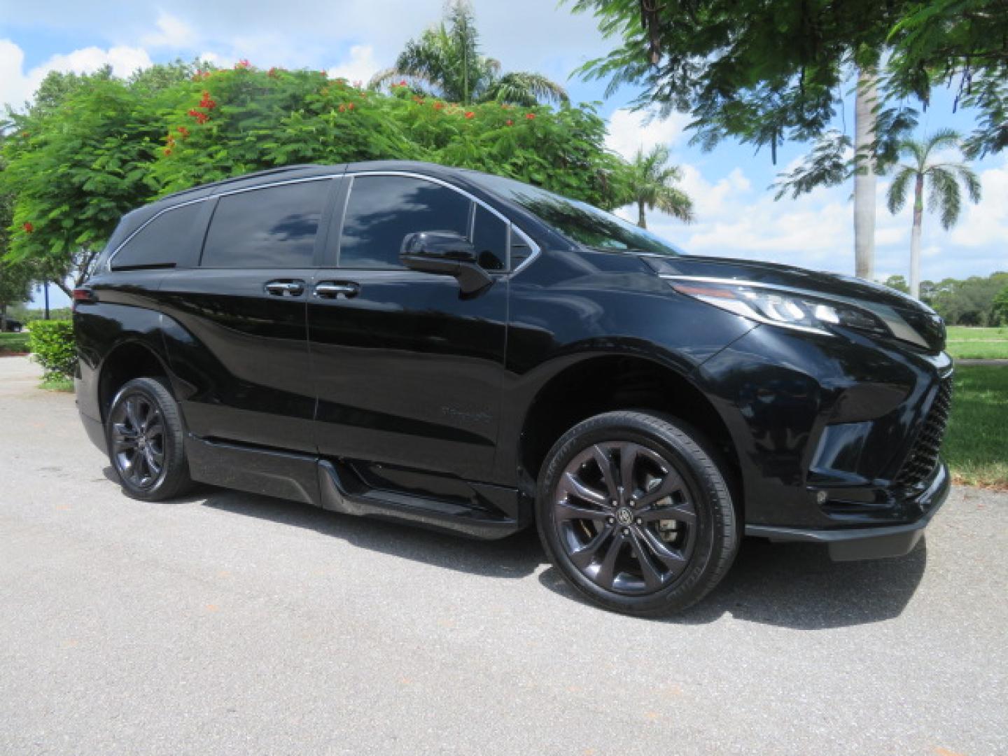 2024 Black /Black Toyota Sienna XSE 7-Passenger (5TDDRKEC4RS) with an 2.5L L4 DOHC 16V HYBRID engine, CVT transmission, located at 4301 Oak Circle #19, Boca Raton, FL, 33431, (954) 561-2499, 26.388472, -80.084045 - You are looking at a stunning 2024 Toyota Sienna XSE Sport Handicap Wheelchair Conversion Van Braunability XT with 14K Miles with Transfer and Hand Controls. Beautiful Black on Black Color Combo with Side Entry Braun Conversion. Clean Carfax, Clean Autocheck, and Clean Title. No issues and No Storie - Photo#10