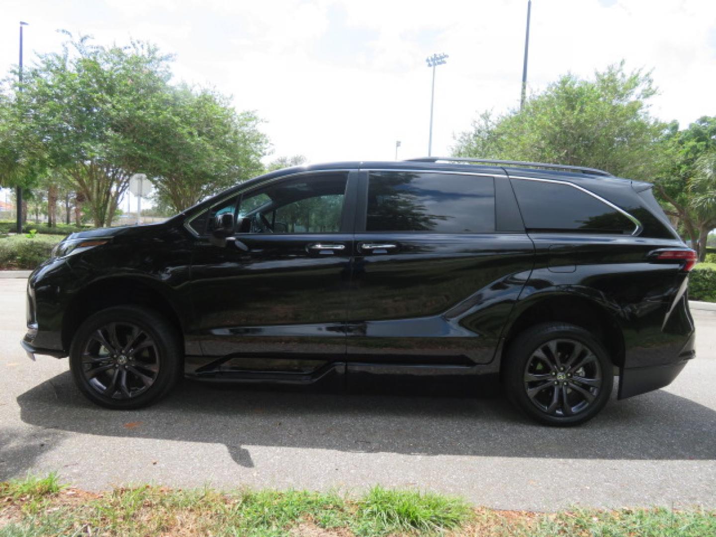2024 Black /Black Toyota Sienna XSE 7-Passenger (5TDDRKEC4RS) with an 2.5L L4 DOHC 16V HYBRID engine, CVT transmission, located at 4301 Oak Circle #19, Boca Raton, FL, 33431, (954) 561-2499, 26.388472, -80.084045 - You are looking at a stunning 2024 Toyota Sienna XSE Sport Handicap Wheelchair Conversion Van Braunability XT with 14K Miles with Transfer and Hand Controls. Beautiful Black on Black Color Combo with Side Entry Braun Conversion. Clean Carfax, Clean Autocheck, and Clean Title. No issues and No Storie - Photo#16