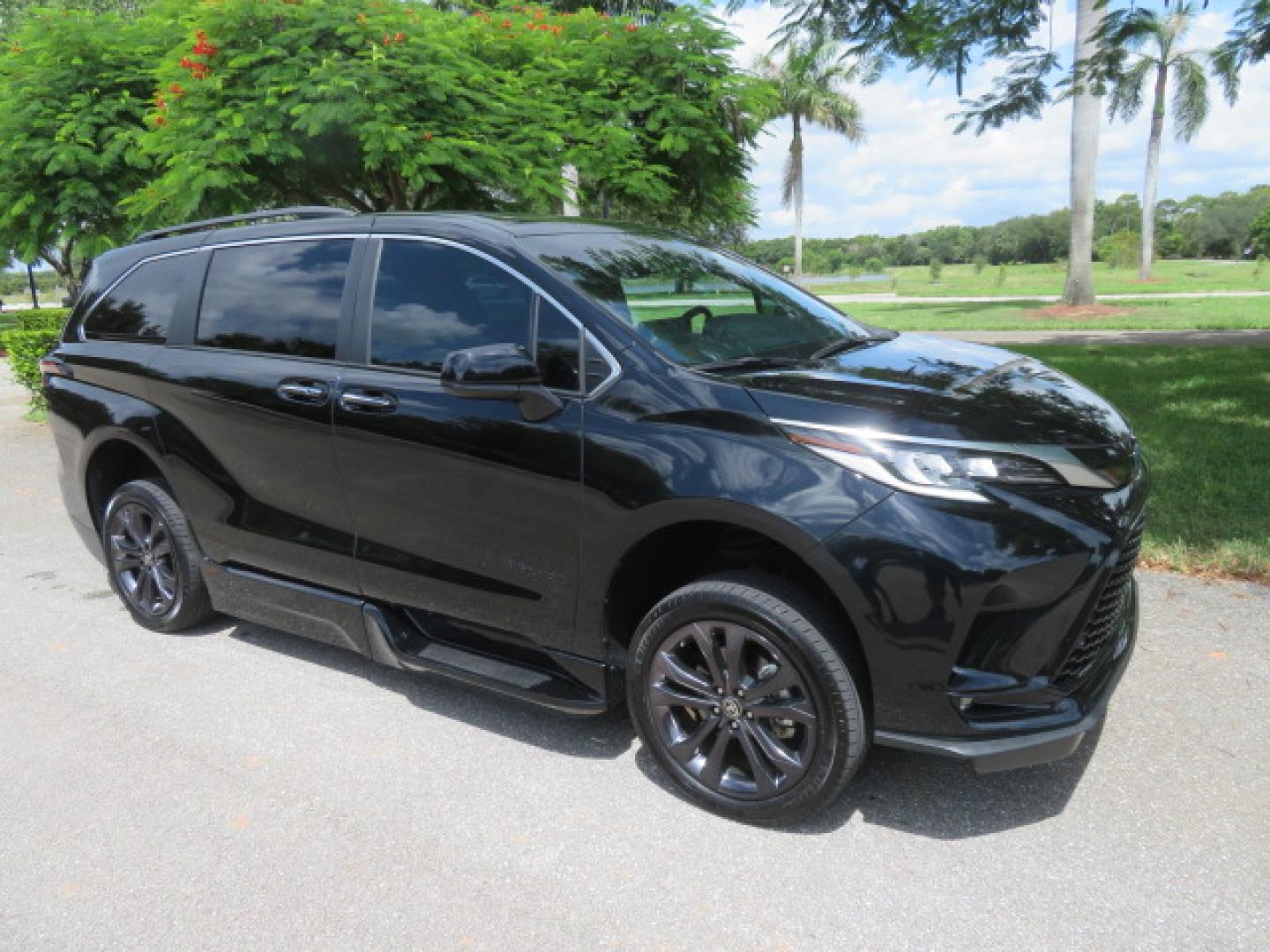 2024 Black /Black Toyota Sienna XSE 7-Passenger (5TDDRKEC4RS) with an 2.5L L4 DOHC 16V HYBRID engine, CVT transmission, located at 4301 Oak Circle #19, Boca Raton, FL, 33431, (954) 561-2499, 26.388472, -80.084045 - You are looking at a stunning 2024 Toyota Sienna XSE Sport Handicap Wheelchair Conversion Van Braunability XT with 14K Miles with Transfer and Hand Controls. Beautiful Black on Black Color Combo with Side Entry Braun Conversion. Clean Carfax, Clean Autocheck, and Clean Title. No issues and No Storie - Photo#24