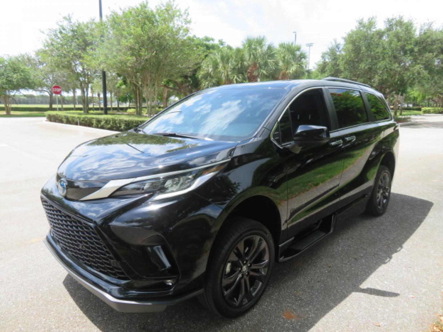 2024 Black /Black Toyota Sienna XSE 7-Passenger (5TDDRKEC4RS) with an 2.5L L4 DOHC 16V HYBRID engine, CVT transmission, located at 4301 Oak Circle #19, Boca Raton, FL, 33431, (954) 561-2499, 26.388472, -80.084045 - You are looking at a stunning 2024 Toyota Sienna XSE Sport Handicap Wheelchair Conversion Van Braunability XT with 14K Miles with Transfer and Hand Controls. Beautiful Black on Black Color Combo with Side Entry Braun Conversion. Clean Carfax, Clean Autocheck, and Clean Title. No issues and No Storie - Photo#27