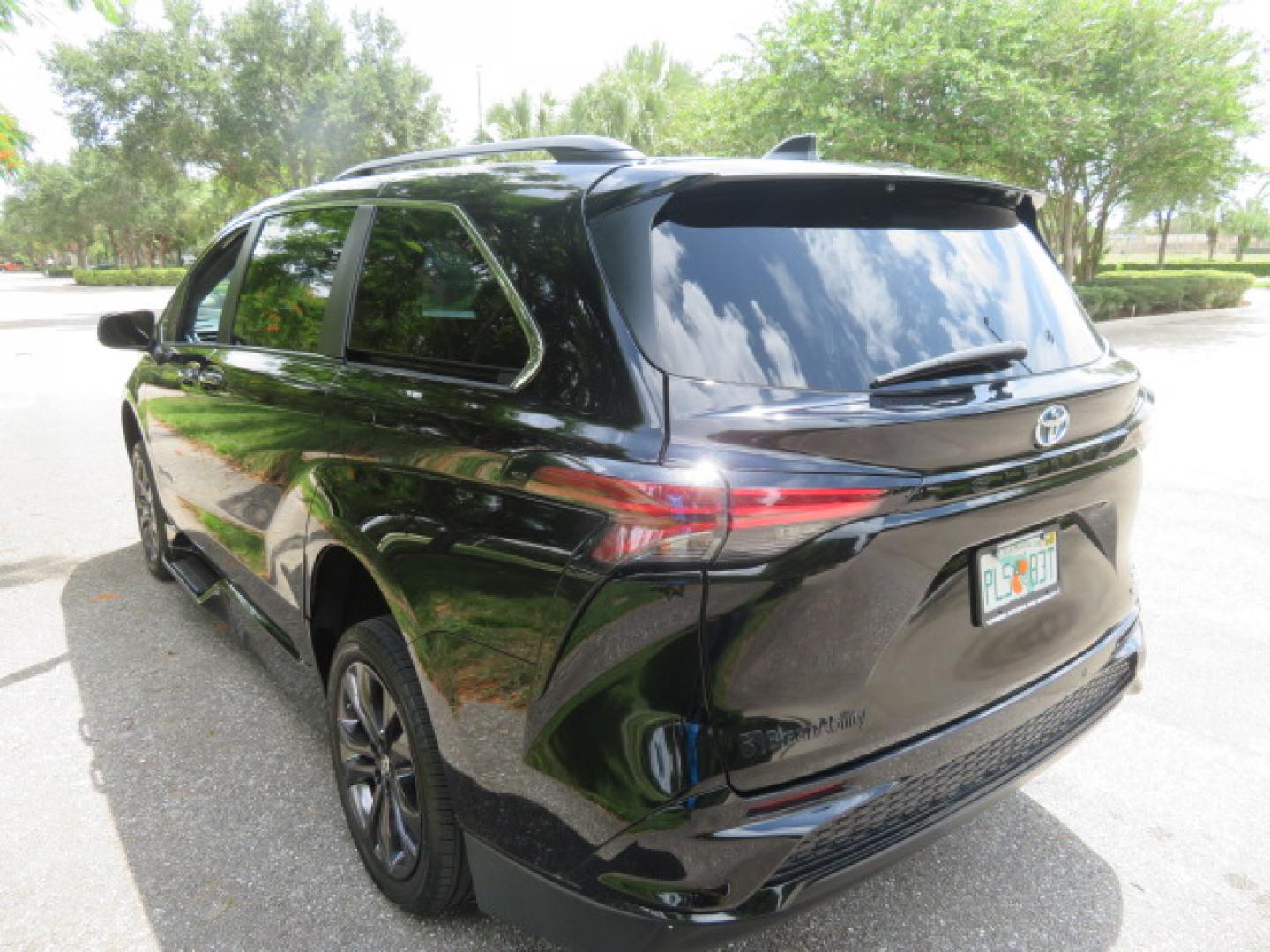 2024 Black /Black Toyota Sienna XSE 7-Passenger (5TDDRKEC4RS) with an 2.5L L4 DOHC 16V HYBRID engine, CVT transmission, located at 4301 Oak Circle #19, Boca Raton, FL, 33431, (954) 561-2499, 26.388472, -80.084045 - You are looking at a stunning 2024 Toyota Sienna XSE Sport Handicap Wheelchair Conversion Van Braunability XT with 14K Miles with Transfer and Hand Controls. Beautiful Black on Black Color Combo with Side Entry Braun Conversion. Clean Carfax, Clean Autocheck, and Clean Title. No issues and No Storie - Photo#30
