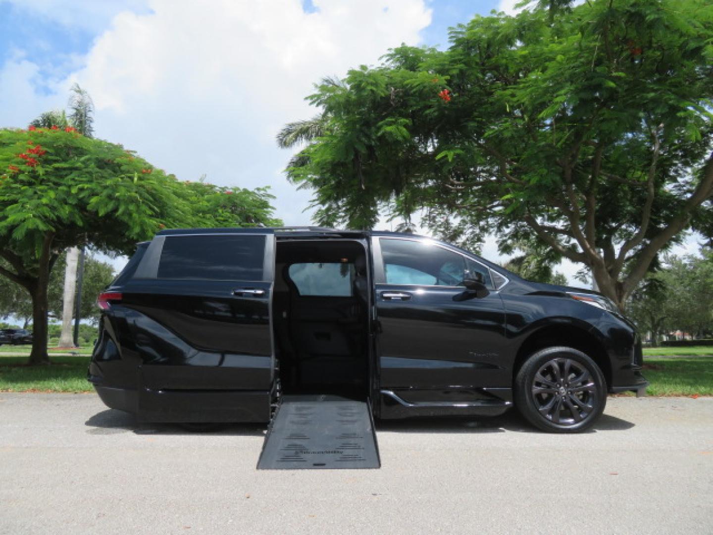 2024 Black /Black Toyota Sienna XSE 7-Passenger (5TDDRKEC4RS) with an 2.5L L4 DOHC 16V HYBRID engine, CVT transmission, located at 4301 Oak Circle #19, Boca Raton, FL, 33431, (954) 561-2499, 26.388472, -80.084045 - You are looking at a stunning 2024 Toyota Sienna XSE Sport Handicap Wheelchair Conversion Van Braunability XT with 14K Miles with Transfer and Hand Controls. Beautiful Black on Black Color Combo with Side Entry Braun Conversion. Clean Carfax, Clean Autocheck, and Clean Title. No issues and No Storie - Photo#36