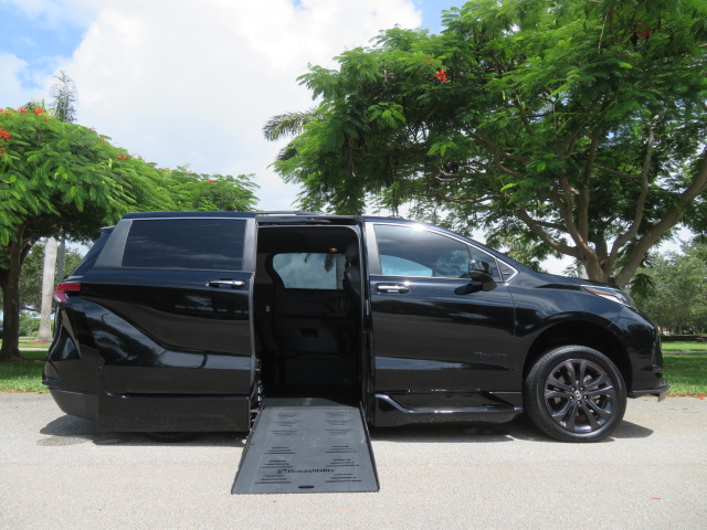 photo of 2024 Toyota Sienna XSE 7-Passenger Braunability XT Handicap Wheelchair Conversion Van 