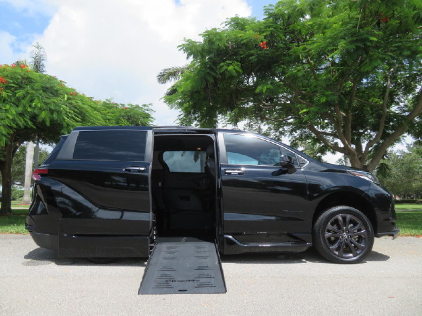 2024 Black /Black Toyota Sienna XSE 7-Passenger (5TDDRKEC4RS) with an 2.5L L4 DOHC 16V HYBRID engine, CVT transmission, located at 4301 Oak Circle #19, Boca Raton, FL, 33431, (954) 561-2499, 26.388472, -80.084045 - You are looking at a stunning 2024 Toyota Sienna XSE Sport Handicap Wheelchair Conversion Van Braunability XT with 14K Miles with Transfer and Hand Controls. Beautiful Black on Black Color Combo with Side Entry Braun Conversion. Clean Carfax, Clean Autocheck, and Clean Title. No issues and No Storie - Photo#0