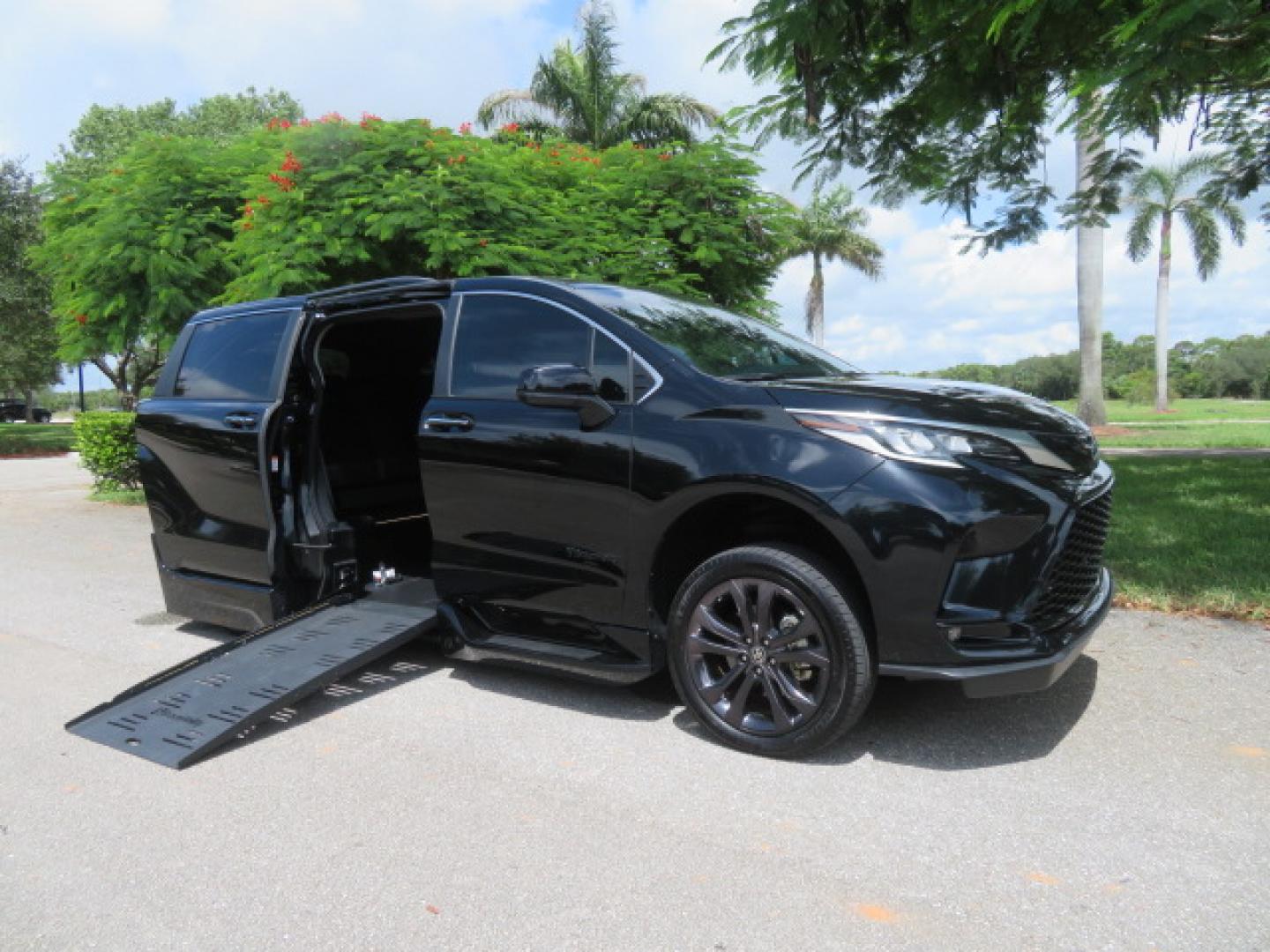 2024 Black /Black Toyota Sienna XSE 7-Passenger (5TDDRKEC4RS) with an 2.5L L4 DOHC 16V HYBRID engine, CVT transmission, located at 4301 Oak Circle #19, Boca Raton, FL, 33431, (954) 561-2499, 26.388472, -80.084045 - You are looking at a stunning 2024 Toyota Sienna XSE Sport Handicap Wheelchair Conversion Van Braunability XT with 14K Miles with Transfer and Hand Controls. Beautiful Black on Black Color Combo with Side Entry Braun Conversion. Clean Carfax, Clean Autocheck, and Clean Title. No issues and No Storie - Photo#38