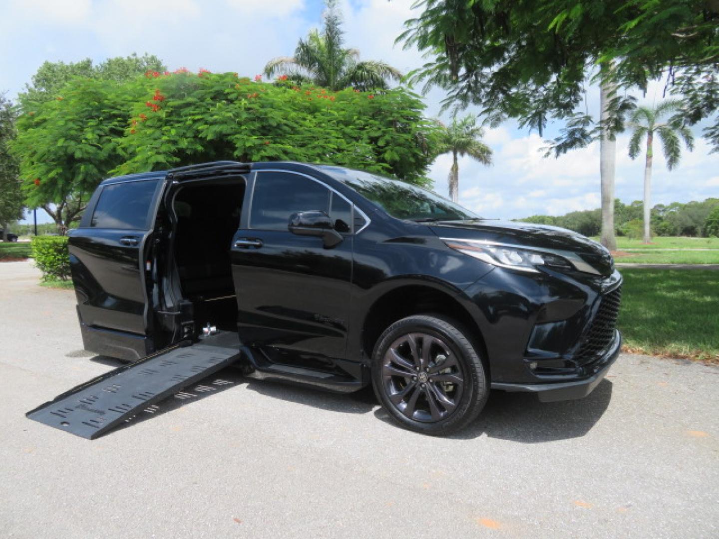 2024 Black /Black Toyota Sienna XSE 7-Passenger (5TDDRKEC4RS) with an 2.5L L4 DOHC 16V HYBRID engine, CVT transmission, located at 4301 Oak Circle #19, Boca Raton, FL, 33431, (954) 561-2499, 26.388472, -80.084045 - You are looking at a stunning 2024 Toyota Sienna XSE Sport Handicap Wheelchair Conversion Van Braunability XT with 14K Miles with Transfer and Hand Controls. Beautiful Black on Black Color Combo with Side Entry Braun Conversion. Clean Carfax, Clean Autocheck, and Clean Title. No issues and No Storie - Photo#39