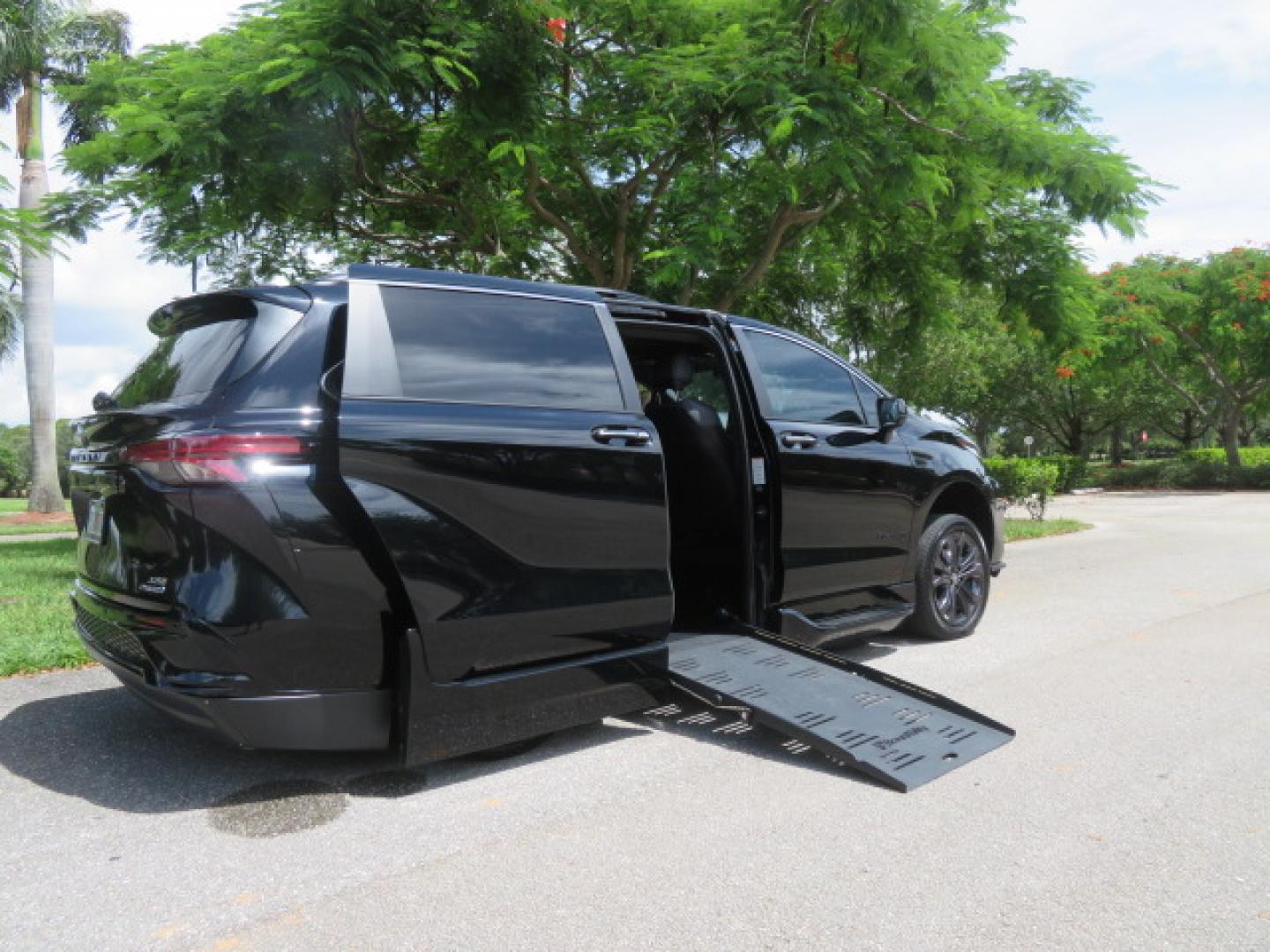 2024 Black /Black Toyota Sienna XSE 7-Passenger (5TDDRKEC4RS) with an 2.5L L4 DOHC 16V HYBRID engine, CVT transmission, located at 4301 Oak Circle #19, Boca Raton, FL, 33431, (954) 561-2499, 26.388472, -80.084045 - You are looking at a stunning 2024 Toyota Sienna XSE Sport Handicap Wheelchair Conversion Van Braunability XT with 14K Miles with Transfer and Hand Controls. Beautiful Black on Black Color Combo with Side Entry Braun Conversion. Clean Carfax, Clean Autocheck, and Clean Title. No issues and No Storie - Photo#40