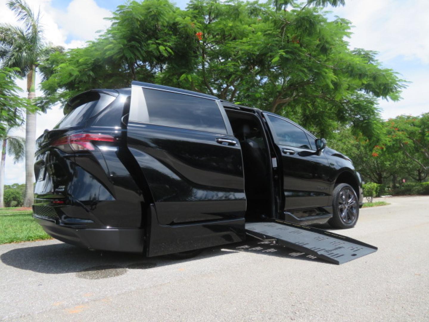 2024 Black /Black Toyota Sienna XSE 7-Passenger (5TDDRKEC4RS) with an 2.5L L4 DOHC 16V HYBRID engine, CVT transmission, located at 4301 Oak Circle #19, Boca Raton, FL, 33431, (954) 561-2499, 26.388472, -80.084045 - You are looking at a stunning 2024 Toyota Sienna XSE Sport Handicap Wheelchair Conversion Van Braunability XT with 14K Miles with Transfer and Hand Controls. Beautiful Black on Black Color Combo with Side Entry Braun Conversion. Clean Carfax, Clean Autocheck, and Clean Title. No issues and No Storie - Photo#2