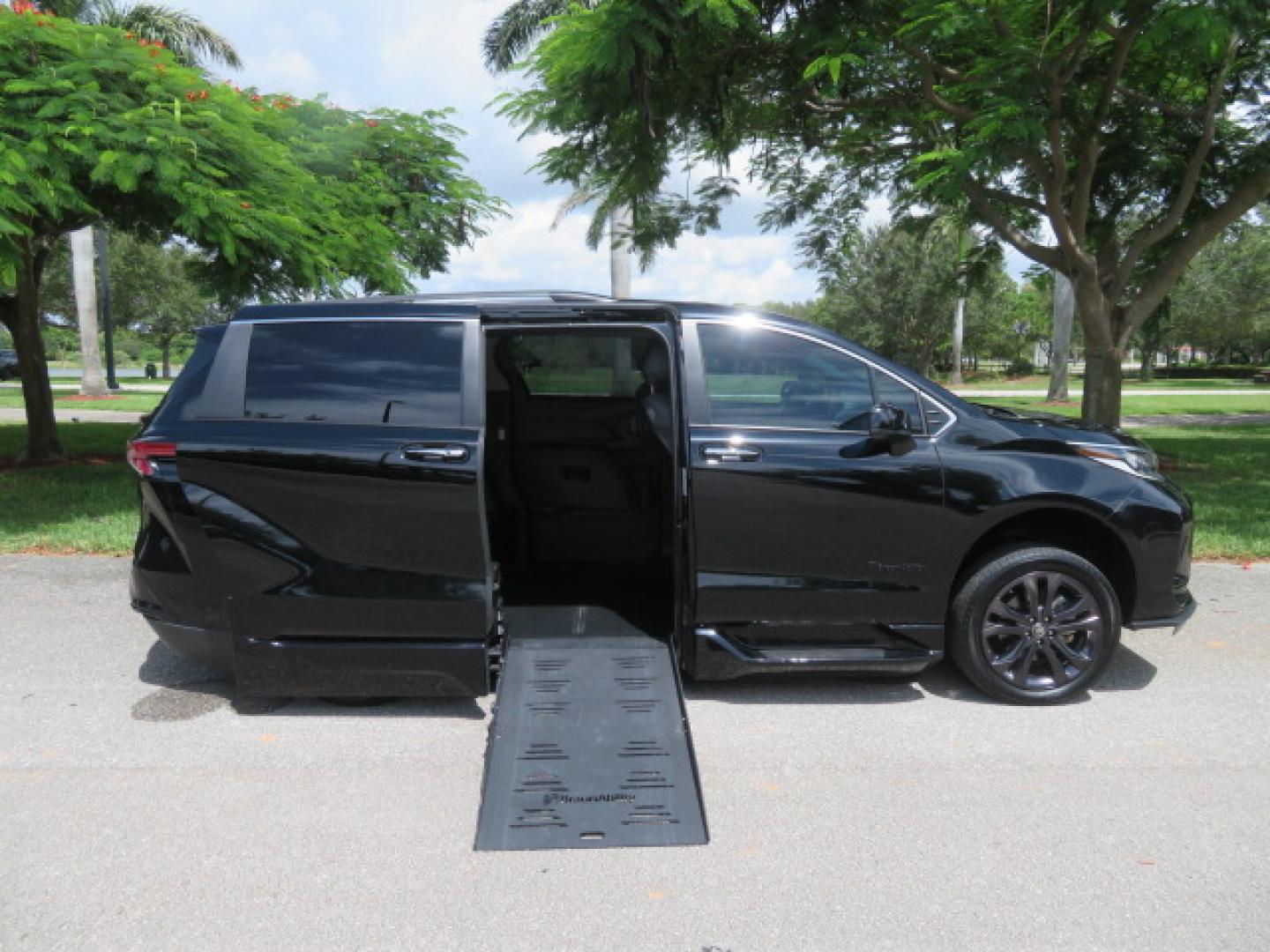 2024 Black /Black Toyota Sienna XSE 7-Passenger (5TDDRKEC4RS) with an 2.5L L4 DOHC 16V HYBRID engine, CVT transmission, located at 4301 Oak Circle #19, Boca Raton, FL, 33431, (954) 561-2499, 26.388472, -80.084045 - You are looking at a stunning 2024 Toyota Sienna XSE Sport Handicap Wheelchair Conversion Van Braunability XT with 14K Miles with Transfer and Hand Controls. Beautiful Black on Black Color Combo with Side Entry Braun Conversion. Clean Carfax, Clean Autocheck, and Clean Title. No issues and No Storie - Photo#42