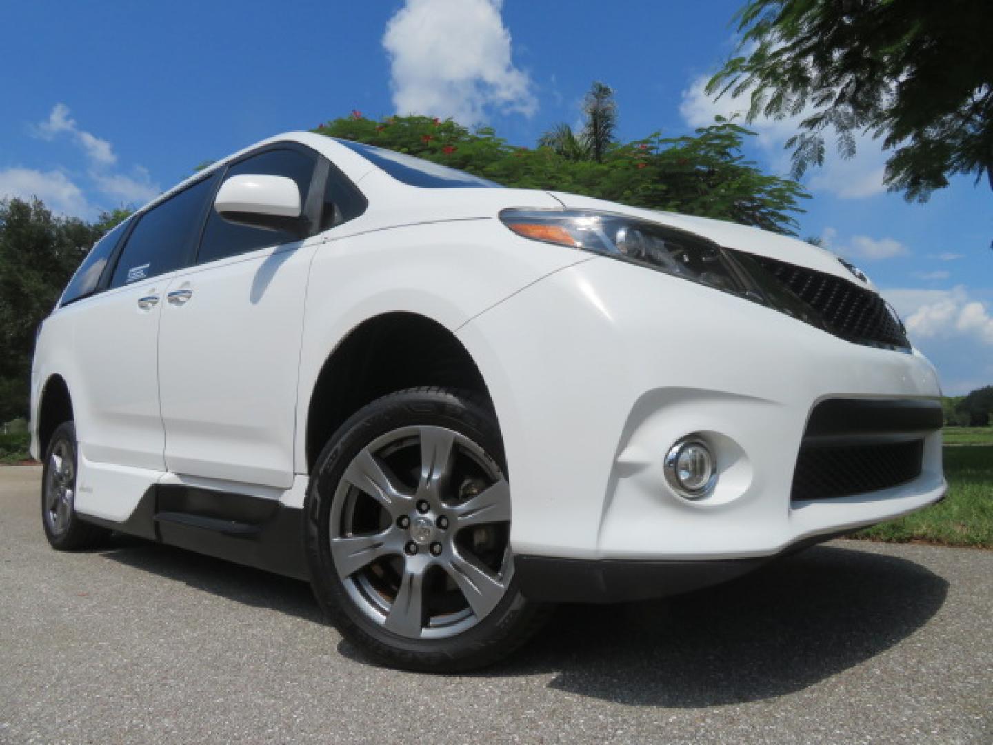 2017 White /Black Toyota Sienna SE 8-Passenger (5TDXZ3DC3HS) with an 3.5L V6 EFI DOHC 24V engine, 8A transmission, located at 4301 Oak Circle #19, Boca Raton, FL, 33431, (954) 561-2499, 26.388472, -80.084045 - You are looking at Gorgeous Low Mileage 2017 Toyota Sienna SE Sport Handicap Van Wheelchair Van VMI Conversion Van with 42K Original Miles, Power Side Entry Ramp with Kneeling Van Function, Q Straint Tie Down System. Quick Release Front Seats, Floor with L Tracks, Black Leather Interior, Premium Sou - Photo#3
