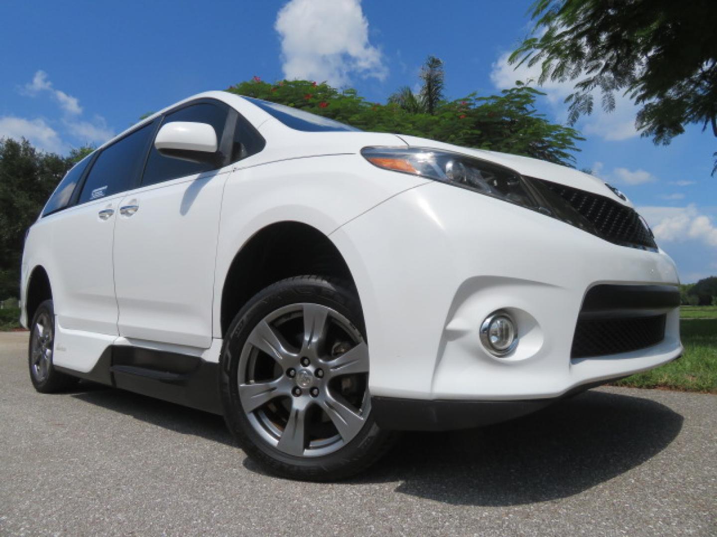 2017 White /Black Toyota Sienna SE 8-Passenger (5TDXZ3DC3HS) with an 3.5L V6 EFI DOHC 24V engine, 8A transmission, located at 4301 Oak Circle #19, Boca Raton, FL, 33431, (954) 561-2499, 26.388472, -80.084045 - You are looking at Gorgeous Low Mileage 2017 Toyota Sienna SE Sport Handicap Van Wheelchair Van VMI Conversion Van with 42K Original Miles, Power Side Entry Ramp with Kneeling Van Function, Q Straint Tie Down System. Quick Release Front Seats, Floor with L Tracks, Black Leather Interior, Premium Sou - Photo#4