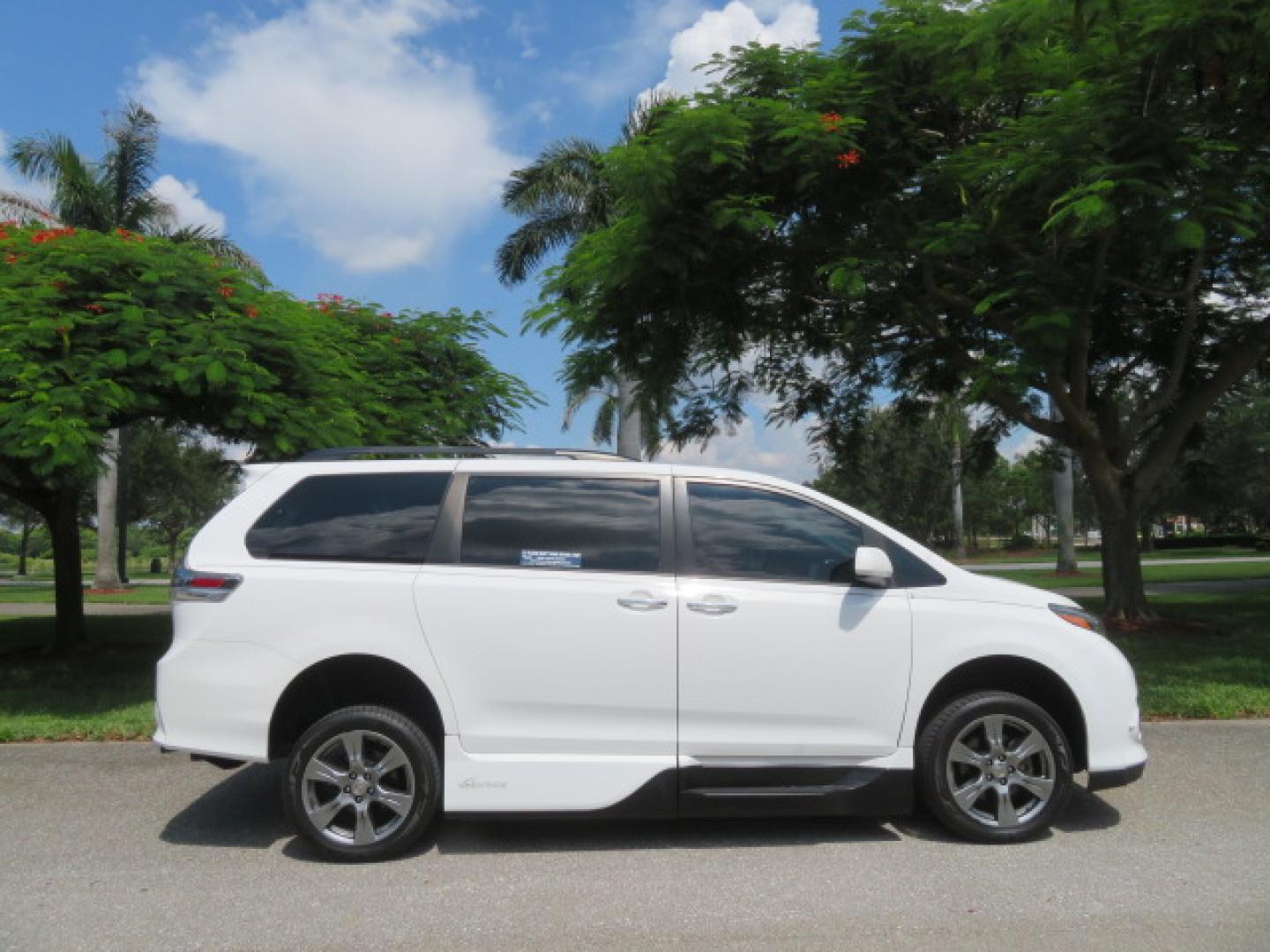 2017 White /Black Toyota Sienna SE 8-Passenger (5TDXZ3DC3HS) with an 3.5L V6 EFI DOHC 24V engine, 8A transmission, located at 4301 Oak Circle #19, Boca Raton, FL, 33431, (954) 561-2499, 26.388472, -80.084045 - You are looking at Gorgeous Low Mileage 2017 Toyota Sienna SE Sport Handicap Van Wheelchair Van VMI Conversion Van with 42K Original Miles, Power Side Entry Ramp with Kneeling Van Function, Q Straint Tie Down System. Quick Release Front Seats, Floor with L Tracks, Black Leather Interior, Premium Sou - Photo#5
