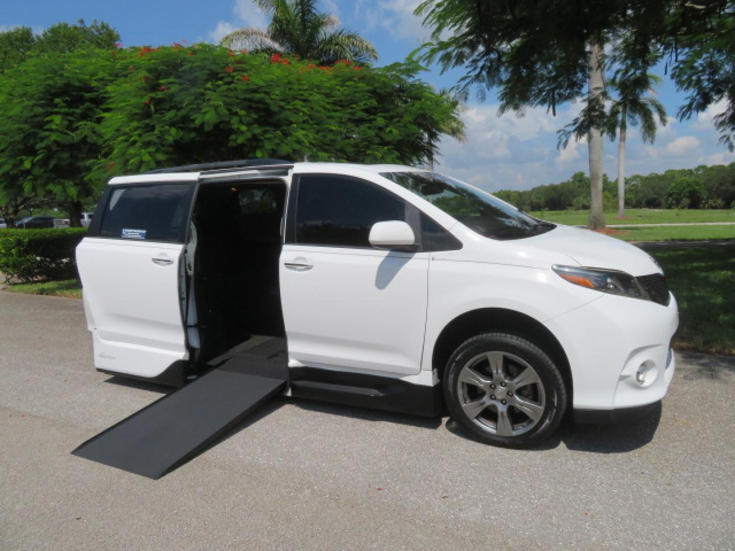 2017 White /Black Toyota Sienna SE 8-Passenger (5TDXZ3DC3HS) with an 3.5L V6 EFI DOHC 24V engine, 8A transmission, located at 4301 Oak Circle #19, Boca Raton, FL, 33431, (954) 561-2499, 26.388472, -80.084045 - You are looking at Gorgeous Low Mileage 2017 Toyota Sienna SE Sport Handicap Van Wheelchair Van VMI Conversion Van with 42K Original Miles, Power Side Entry Ramp with Kneeling Van Function, Q Straint Tie Down System. Quick Release Front Seats, Floor with L Tracks, Black Leather Interior, Premium Sou - Photo#41