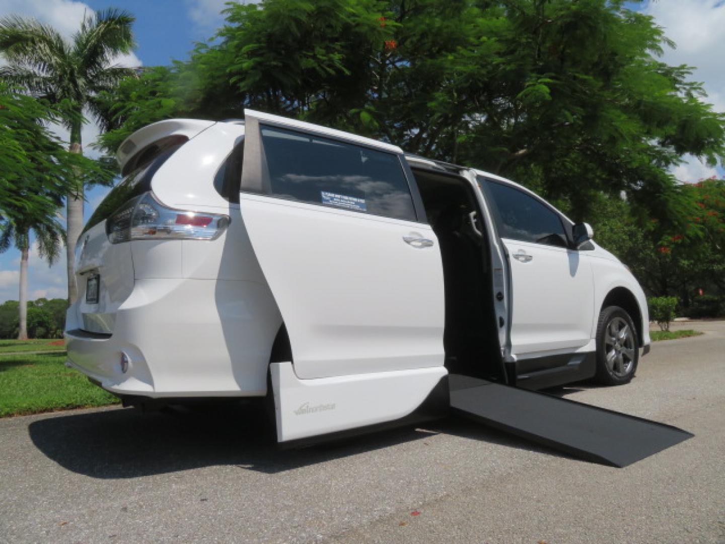 2017 White /Black Toyota Sienna SE 8-Passenger (5TDXZ3DC3HS) with an 3.5L V6 EFI DOHC 24V engine, 8A transmission, located at 4301 Oak Circle #19, Boca Raton, FL, 33431, (954) 561-2499, 26.388472, -80.084045 - You are looking at Gorgeous Low Mileage 2017 Toyota Sienna SE Sport Handicap Van Wheelchair Van VMI Conversion Van with 42K Original Miles, Power Side Entry Ramp with Kneeling Van Function, Q Straint Tie Down System. Quick Release Front Seats, Floor with L Tracks, Black Leather Interior, Premium Sou - Photo#42
