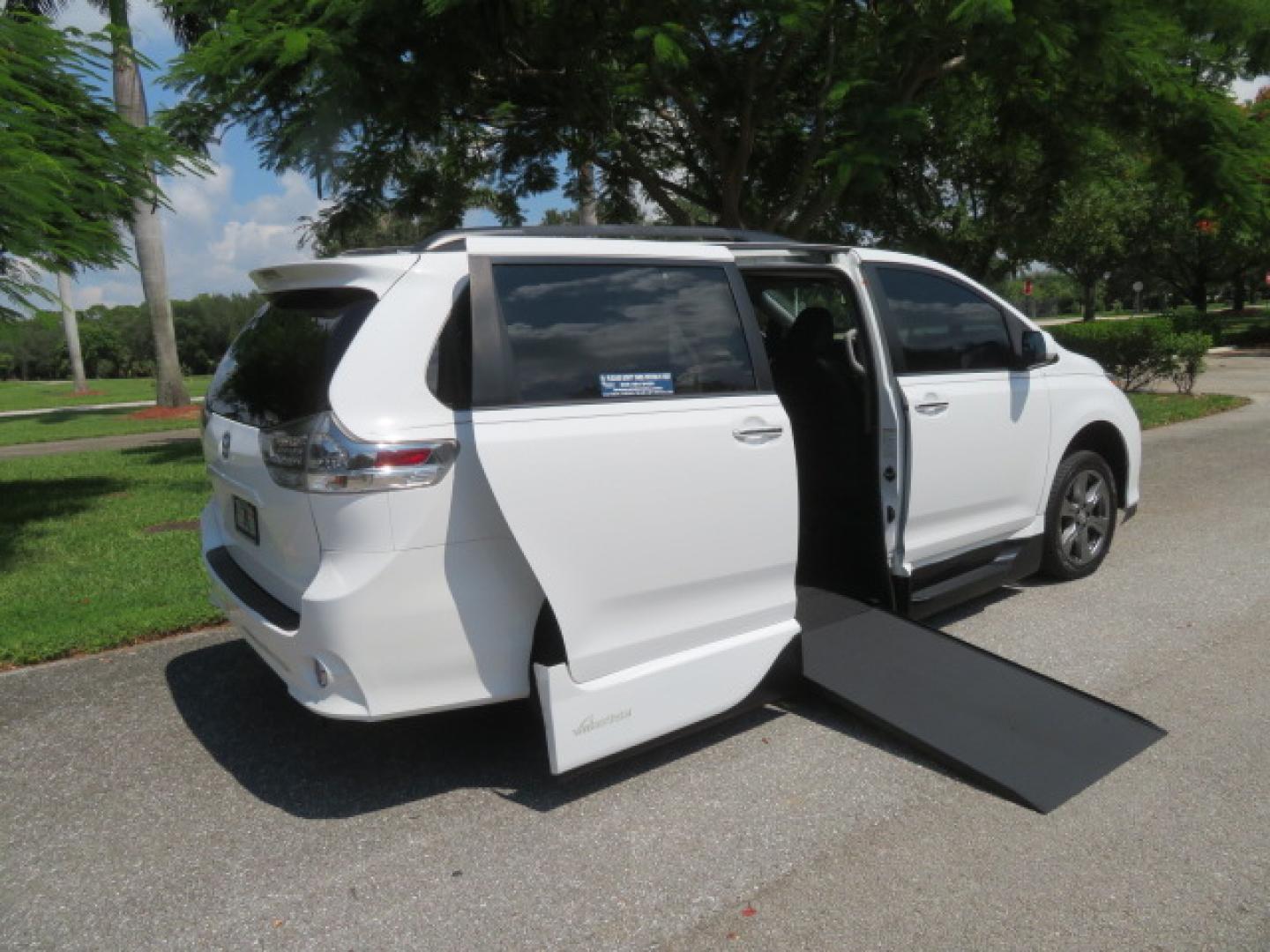2017 White /Black Toyota Sienna SE 8-Passenger (5TDXZ3DC3HS) with an 3.5L V6 EFI DOHC 24V engine, 8A transmission, located at 4301 Oak Circle #19, Boca Raton, FL, 33431, (954) 561-2499, 26.388472, -80.084045 - You are looking at Gorgeous Low Mileage 2017 Toyota Sienna SE Sport Handicap Van Wheelchair Van VMI Conversion Van with 42K Original Miles, Power Side Entry Ramp with Kneeling Van Function, Q Straint Tie Down System. Quick Release Front Seats, Floor with L Tracks, Black Leather Interior, Premium Sou - Photo#43
