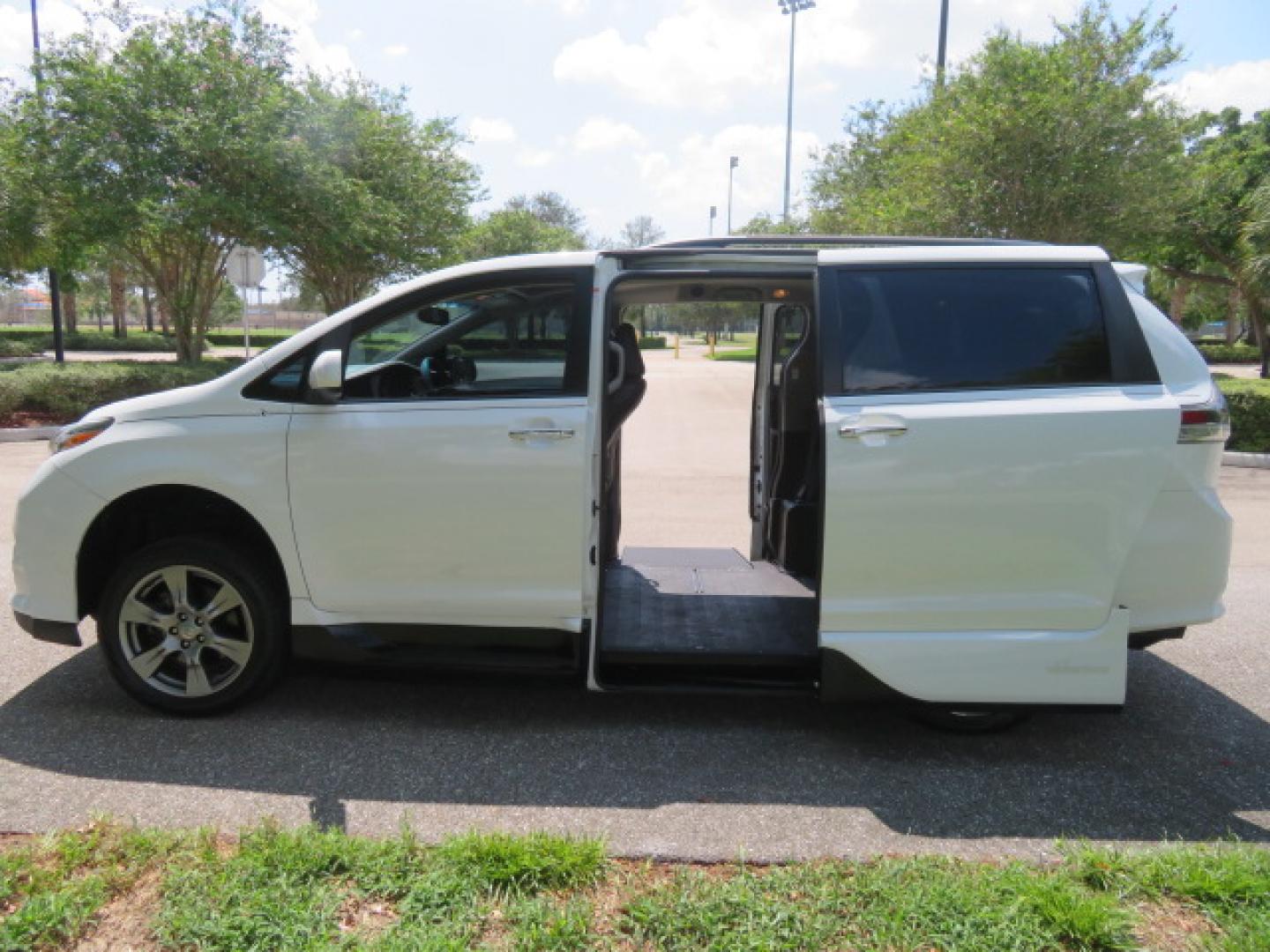 2017 White /Black Toyota Sienna SE 8-Passenger (5TDXZ3DC3HS) with an 3.5L V6 EFI DOHC 24V engine, 8A transmission, located at 4301 Oak Circle #19, Boca Raton, FL, 33431, (954) 561-2499, 26.388472, -80.084045 - You are looking at Gorgeous Low Mileage 2017 Toyota Sienna SE Sport Handicap Van Wheelchair Van VMI Conversion Van with 42K Original Miles, Power Side Entry Ramp with Kneeling Van Function, Q Straint Tie Down System. Quick Release Front Seats, Floor with L Tracks, Black Leather Interior, Premium Sou - Photo#59