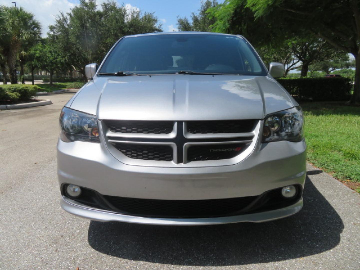 2019 Silver /Black Dodge Grand Caravan GT (2C4RDGEGXKR) with an 3.6L V6 DOHC 24V engine, 6A transmission, located at 4301 Oak Circle #19, Boca Raton, FL, 33431, (954) 561-2499, 26.388472, -80.084045 - Photo#7