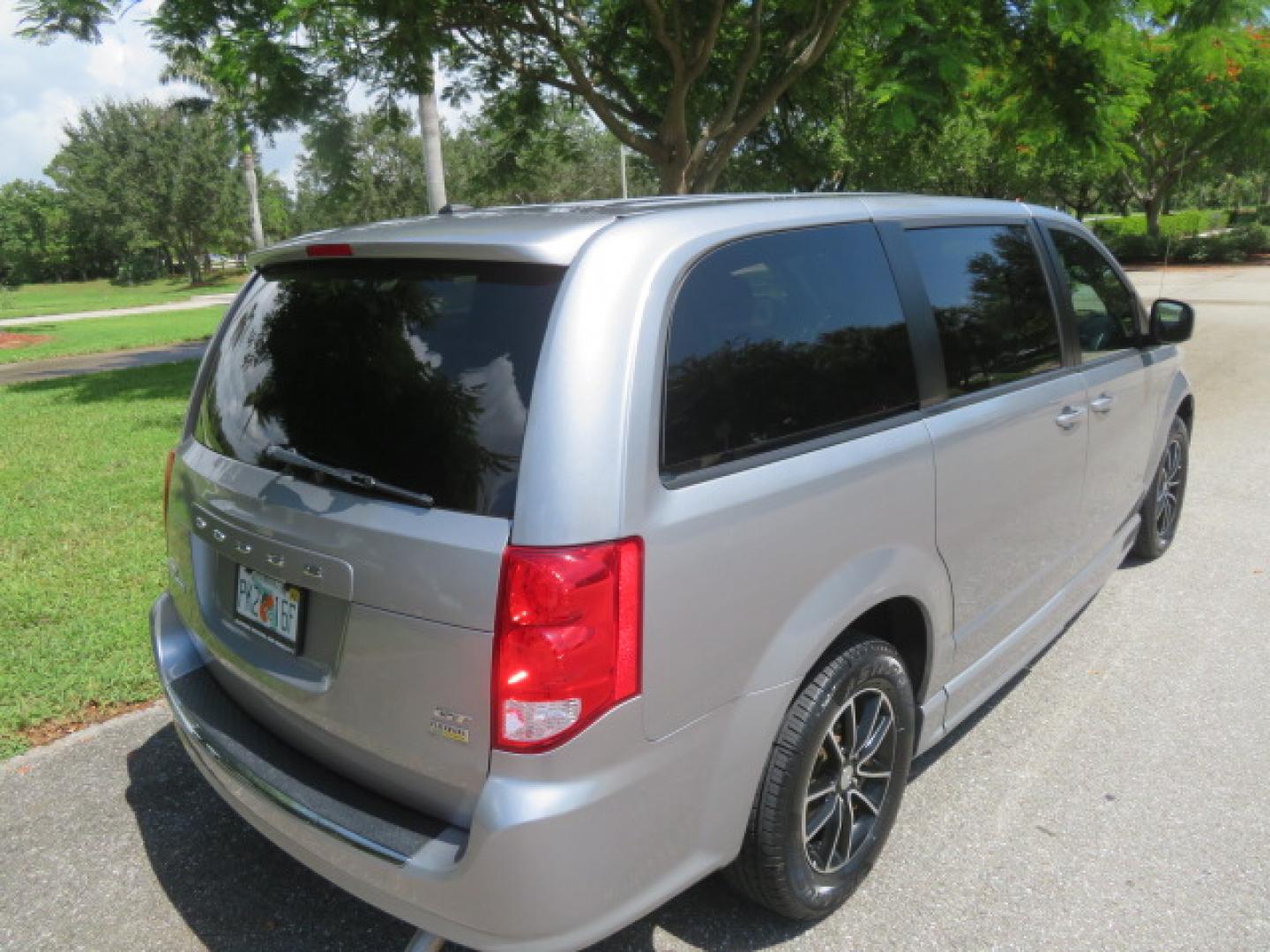 2019 Silver /Black Dodge Grand Caravan GT (2C4RDGEGXKR) with an 3.6L V6 DOHC 24V engine, 6A transmission, located at 4301 Oak Circle #19, Boca Raton, FL, 33431, (954) 561-2499, 26.388472, -80.084045 - Photo#21