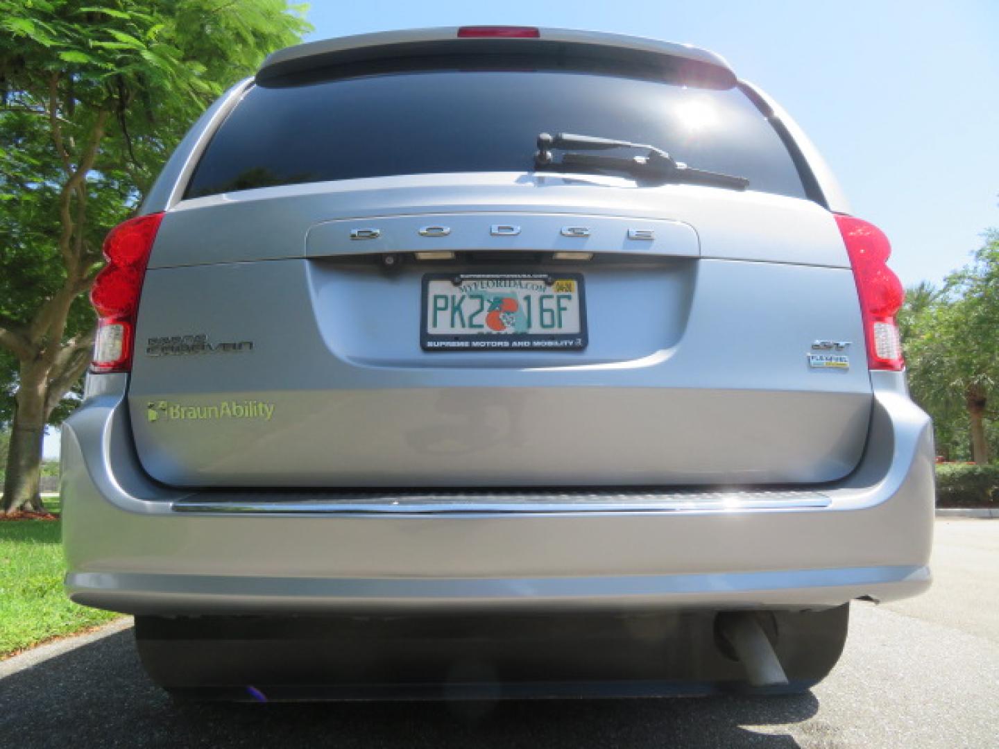 2019 Silver /Black Dodge Grand Caravan GT (2C4RDGEGXKR) with an 3.6L V6 DOHC 24V engine, 6A transmission, located at 4301 Oak Circle #19, Boca Raton, FL, 33431, (954) 561-2499, 26.388472, -80.084045 - Photo#20