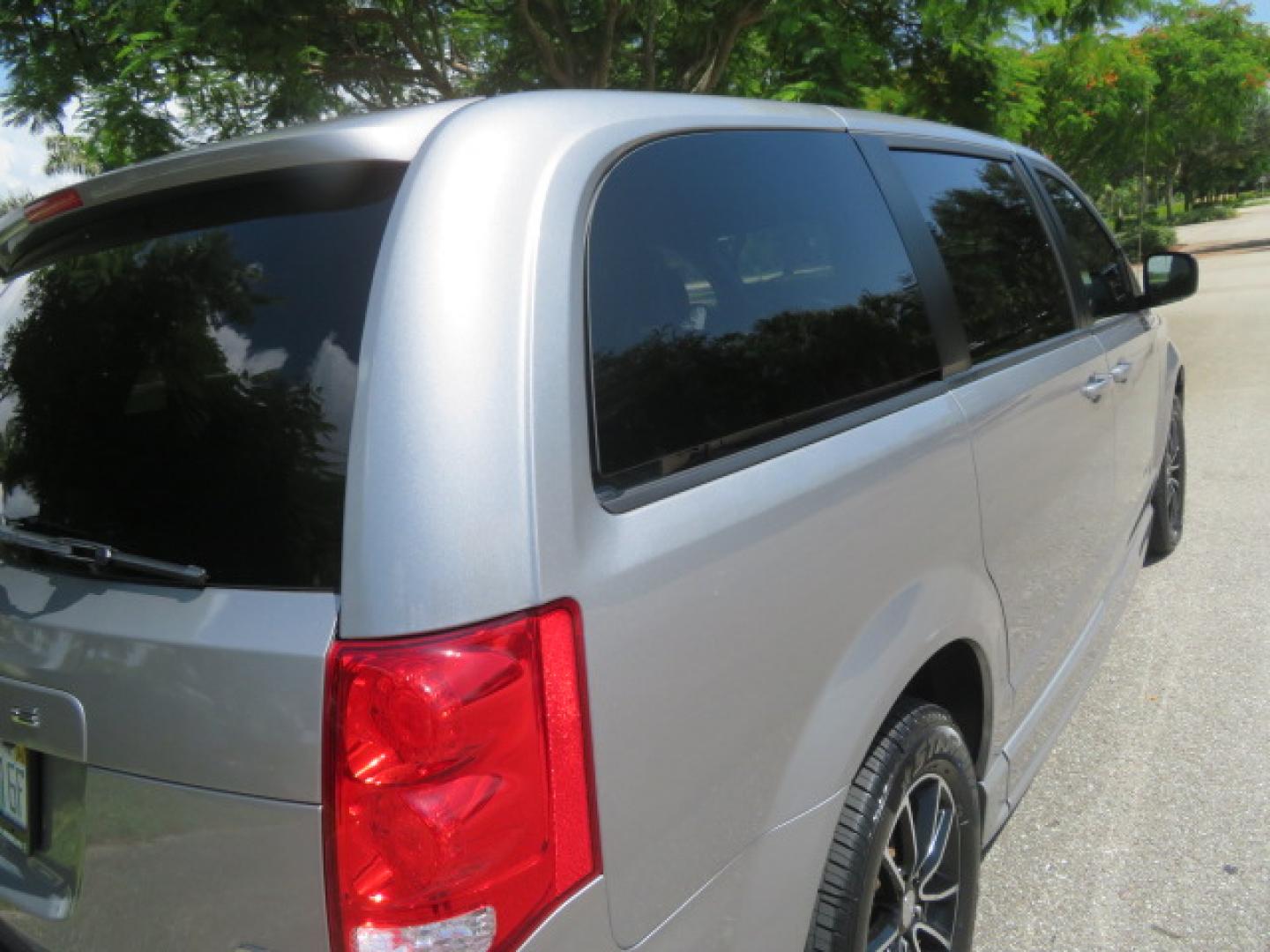 2019 Silver /Black Dodge Grand Caravan GT (2C4RDGEGXKR) with an 3.6L V6 DOHC 24V engine, 6A transmission, located at 4301 Oak Circle #19, Boca Raton, FL, 33431, (954) 561-2499, 26.388472, -80.084045 - Photo#24