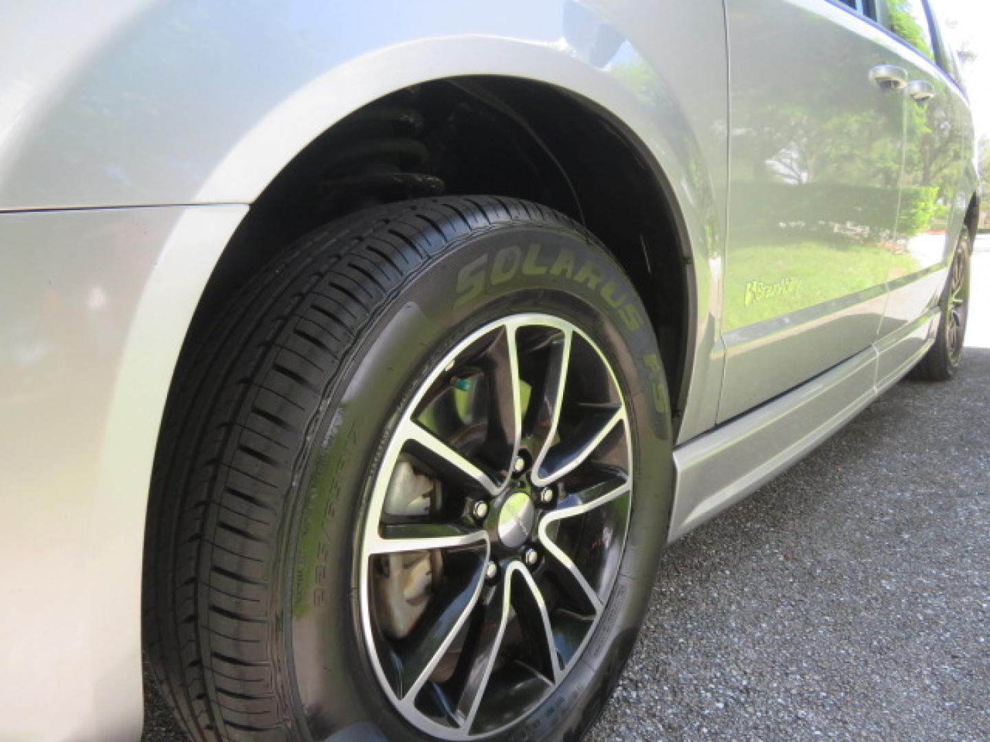 2019 Silver /Black Dodge Grand Caravan GT (2C4RDGEGXKR) with an 3.6L V6 DOHC 24V engine, 6A transmission, located at 4301 Oak Circle #19, Boca Raton, FL, 33431, (954) 561-2499, 26.388472, -80.084045 - Photo#26