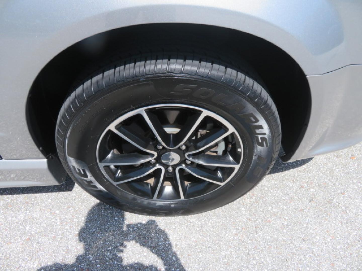 2019 Silver /Black Dodge Grand Caravan GT (2C4RDGEGXKR) with an 3.6L V6 DOHC 24V engine, 6A transmission, located at 4301 Oak Circle #19, Boca Raton, FL, 33431, (954) 561-2499, 26.388472, -80.084045 - Photo#31
