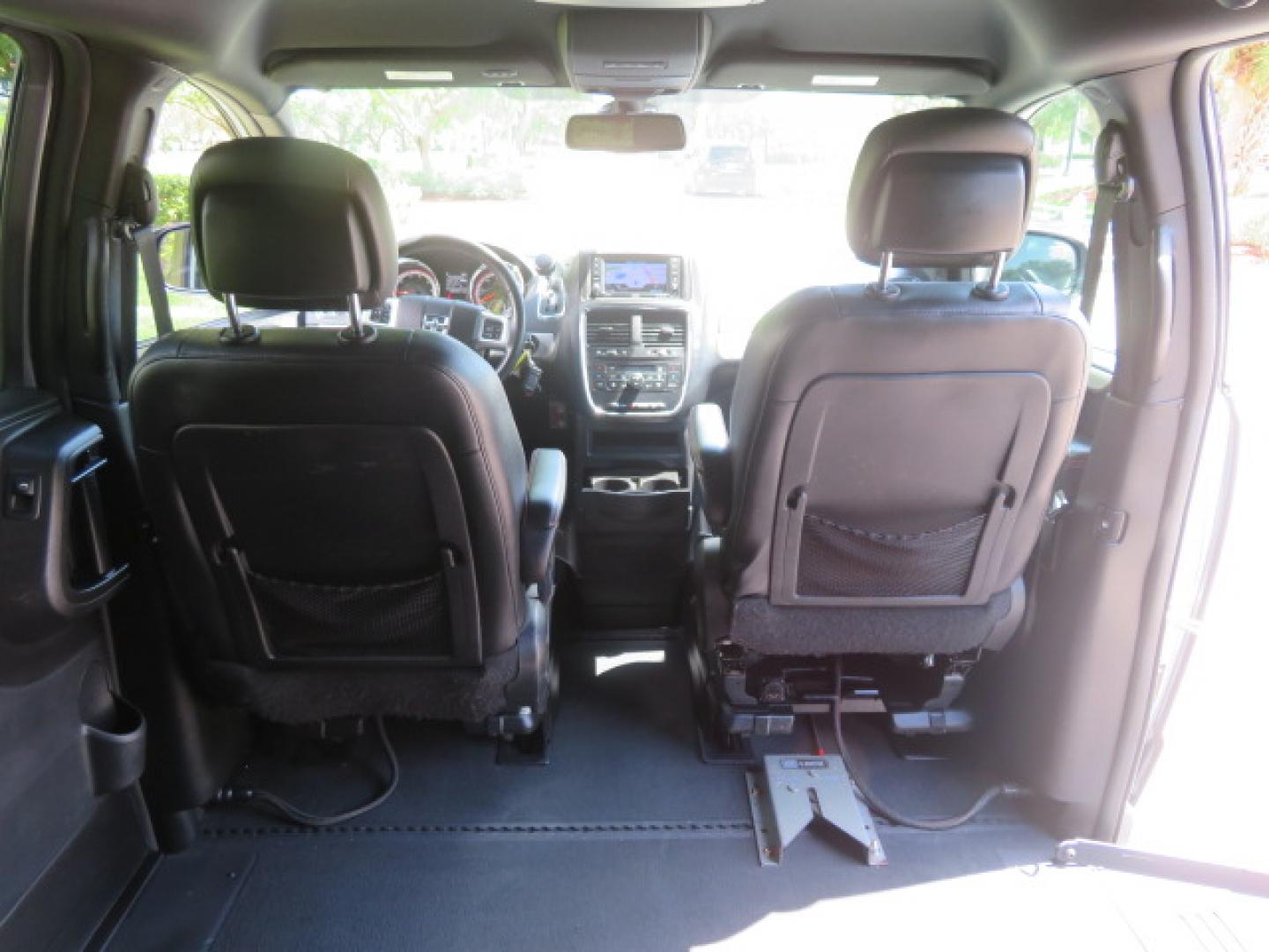 2019 Silver /Black Dodge Grand Caravan GT (2C4RDGEGXKR) with an 3.6L V6 DOHC 24V engine, 6A transmission, located at 4301 Oak Circle #19, Boca Raton, FL, 33431, (954) 561-2499, 26.388472, -80.084045 - Photo#42
