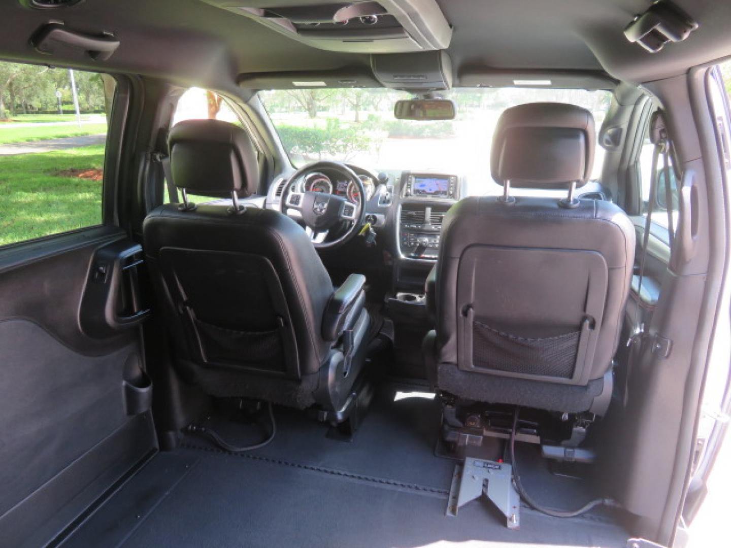 2019 Silver /Black Dodge Grand Caravan GT (2C4RDGEGXKR) with an 3.6L V6 DOHC 24V engine, 6A transmission, located at 4301 Oak Circle #19, Boca Raton, FL, 33431, (954) 561-2499, 26.388472, -80.084045 - Photo#43