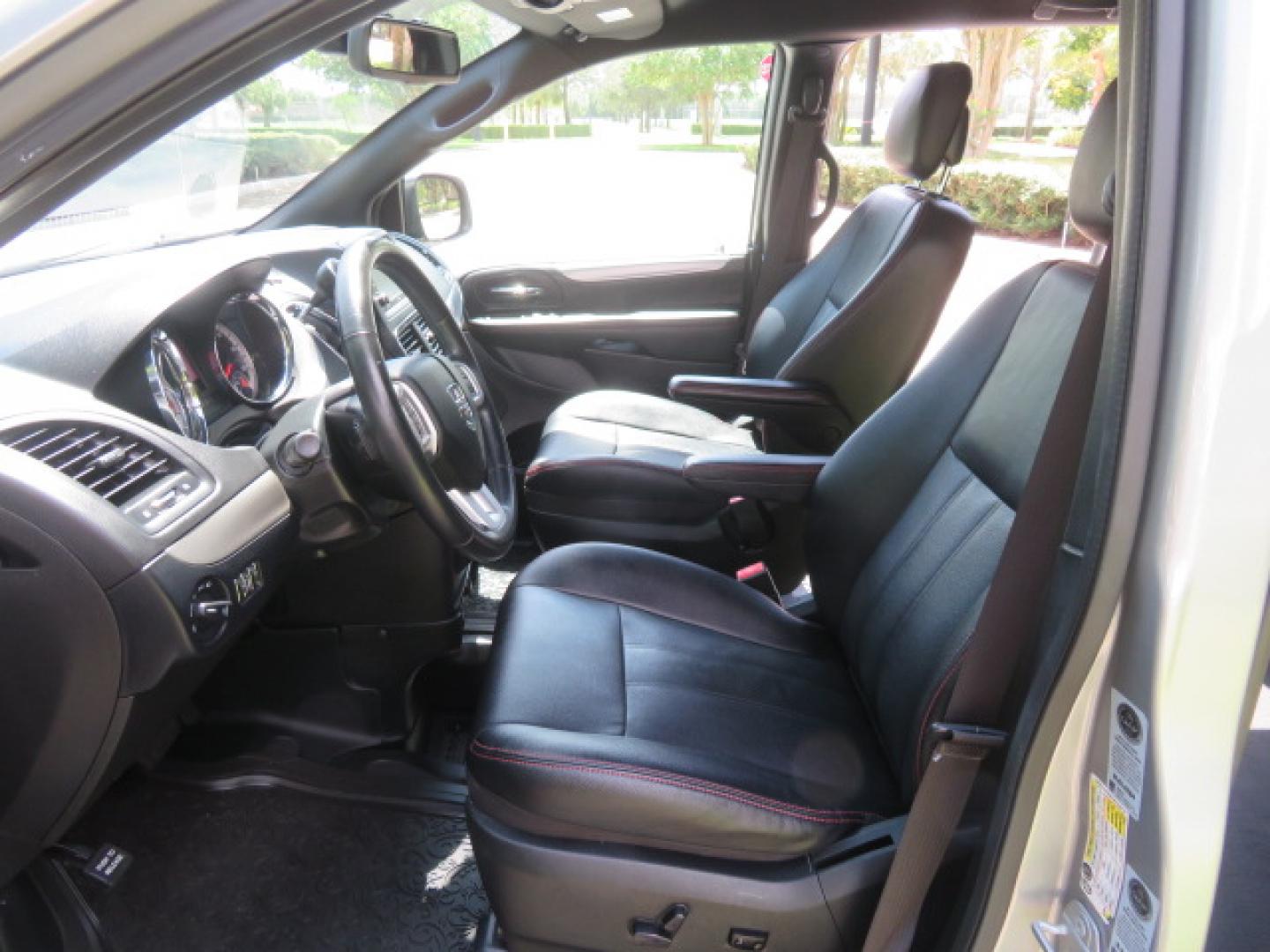 2019 Silver /Black Dodge Grand Caravan GT (2C4RDGEGXKR) with an 3.6L V6 DOHC 24V engine, 6A transmission, located at 4301 Oak Circle #19, Boca Raton, FL, 33431, (954) 561-2499, 26.388472, -80.084045 - Photo#61