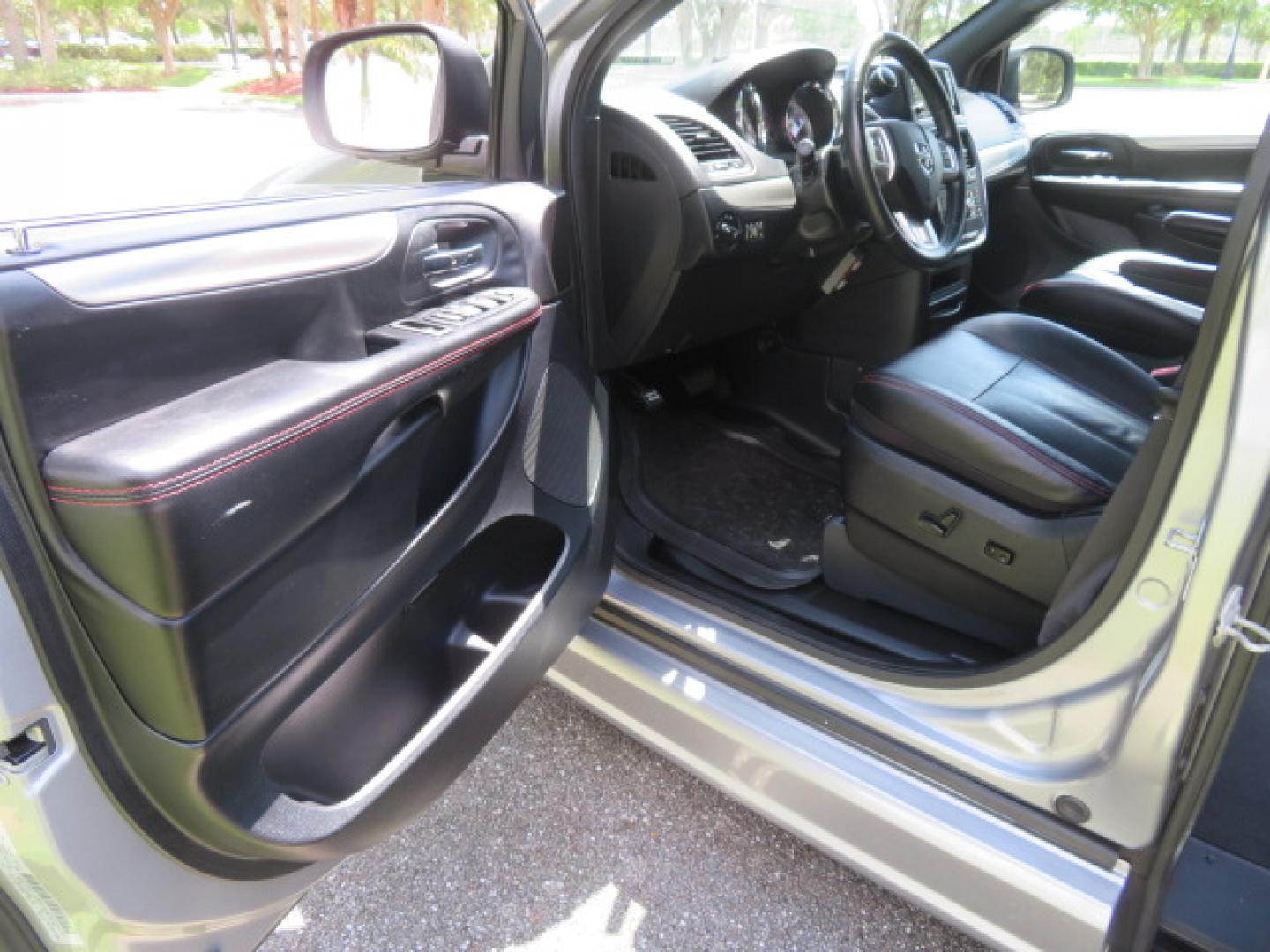 2019 Silver /Black Dodge Grand Caravan GT (2C4RDGEGXKR) with an 3.6L V6 DOHC 24V engine, 6A transmission, located at 4301 Oak Circle #19, Boca Raton, FL, 33431, (954) 561-2499, 26.388472, -80.084045 - Photo#62