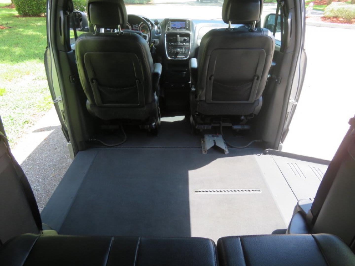 2019 Silver /Black Dodge Grand Caravan GT (2C4RDGEGXKR) with an 3.6L V6 DOHC 24V engine, 6A transmission, located at 4301 Oak Circle #19, Boca Raton, FL, 33431, (954) 561-2499, 26.388472, -80.084045 - Photo#66