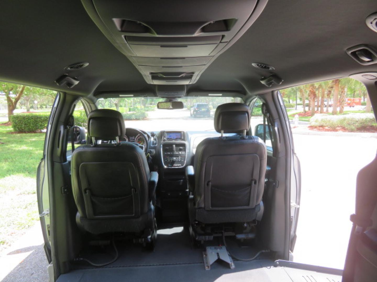 2019 Silver /Black Dodge Grand Caravan GT (2C4RDGEGXKR) with an 3.6L V6 DOHC 24V engine, 6A transmission, located at 4301 Oak Circle #19, Boca Raton, FL, 33431, (954) 561-2499, 26.388472, -80.084045 - Photo#68