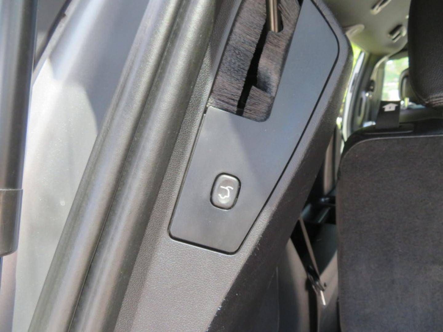 2019 Silver /Black Dodge Grand Caravan GT (2C4RDGEGXKR) with an 3.6L V6 DOHC 24V engine, 6A transmission, located at 4301 Oak Circle #19, Boca Raton, FL, 33431, (954) 561-2499, 26.388472, -80.084045 - Photo#70