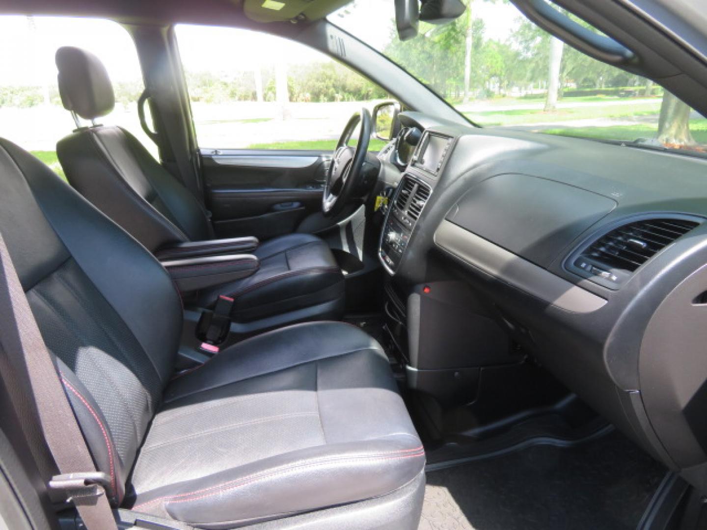 2019 Silver /Black Dodge Grand Caravan GT (2C4RDGEGXKR) with an 3.6L V6 DOHC 24V engine, 6A transmission, located at 4301 Oak Circle #19, Boca Raton, FL, 33431, (954) 561-2499, 26.388472, -80.084045 - Photo#72