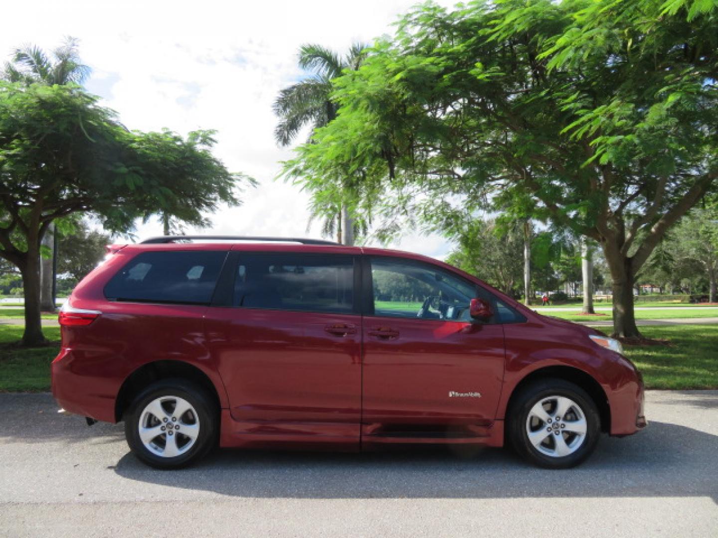 2020 Red /Gray Toyota Sienna LE 8-Passenger (5TDKZ3DC9LS) with an 3.5L V6 EFI DOHC 24V engine, 8A transmission, located at 4301 Oak Circle #19, Boca Raton, FL, 33431, (954) 561-2499, 26.388472, -80.084045 - Photo#3