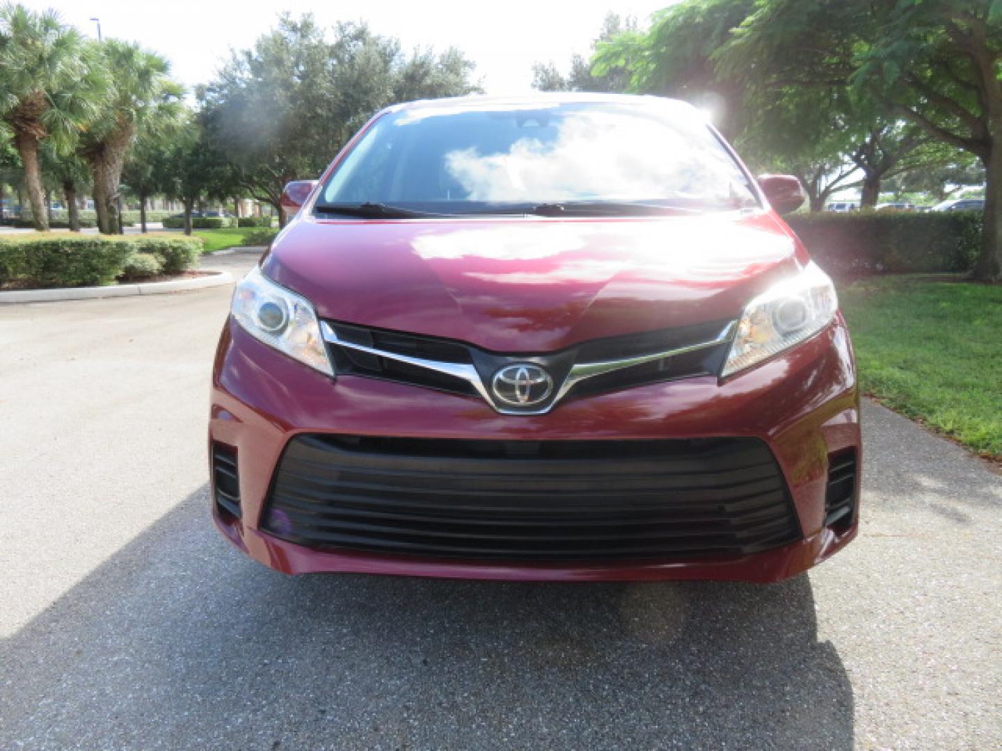 2020 Red /Gray Toyota Sienna LE 8-Passenger (5TDKZ3DC9LS) with an 3.5L V6 EFI DOHC 24V engine, 8A transmission, located at 4301 Oak Circle #19, Boca Raton, FL, 33431, (954) 561-2499, 26.388472, -80.084045 - Photo#9