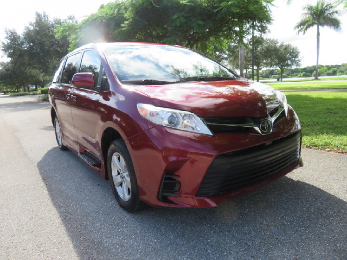 2020 Red /Gray Toyota Sienna LE 8-Passenger (5TDKZ3DC9LS) with an 3.5L V6 EFI DOHC 24V engine, 8A transmission, located at 4301 Oak Circle #19, Boca Raton, FL, 33431, (954) 561-2499, 26.388472, -80.084045 - Photo#8