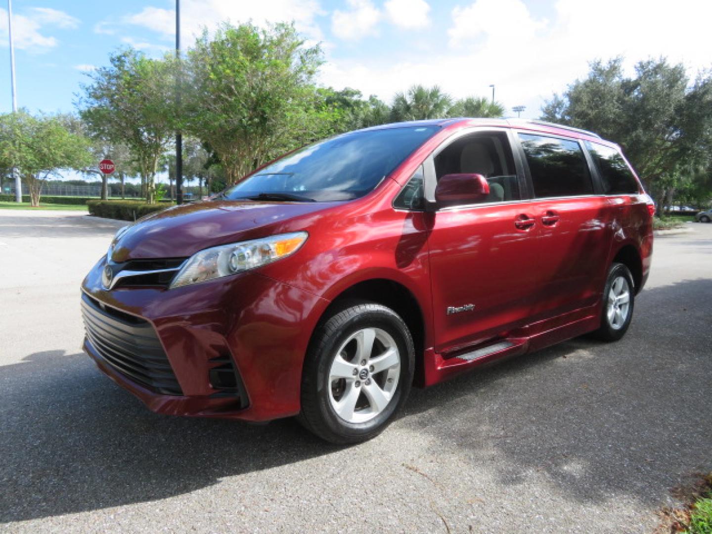 2020 Red /Gray Toyota Sienna LE 8-Passenger (5TDKZ3DC9LS) with an 3.5L V6 EFI DOHC 24V engine, 8A transmission, located at 4301 Oak Circle #19, Boca Raton, FL, 33431, (954) 561-2499, 26.388472, -80.084045 - Photo#10