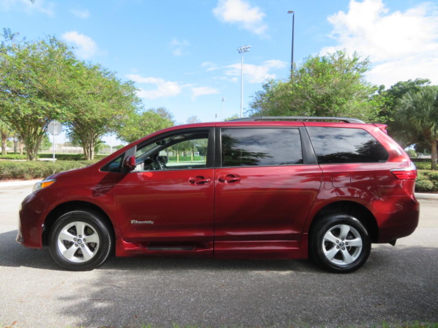 2020 Red /Gray Toyota Sienna LE 8-Passenger (5TDKZ3DC9LS) with an 3.5L V6 EFI DOHC 24V engine, 8A transmission, located at 4301 Oak Circle #19, Boca Raton, FL, 33431, (954) 561-2499, 26.388472, -80.084045 - Photo#11