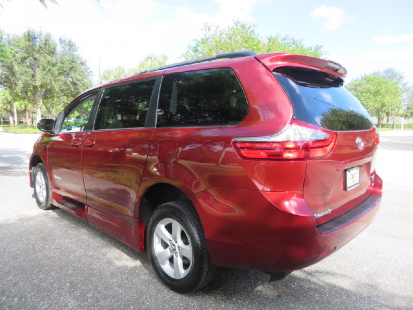 2020 Red /Gray Toyota Sienna LE 8-Passenger (5TDKZ3DC9LS) with an 3.5L V6 EFI DOHC 24V engine, 8A transmission, located at 4301 Oak Circle #19, Boca Raton, FL, 33431, (954) 561-2499, 26.388472, -80.084045 - Photo#12
