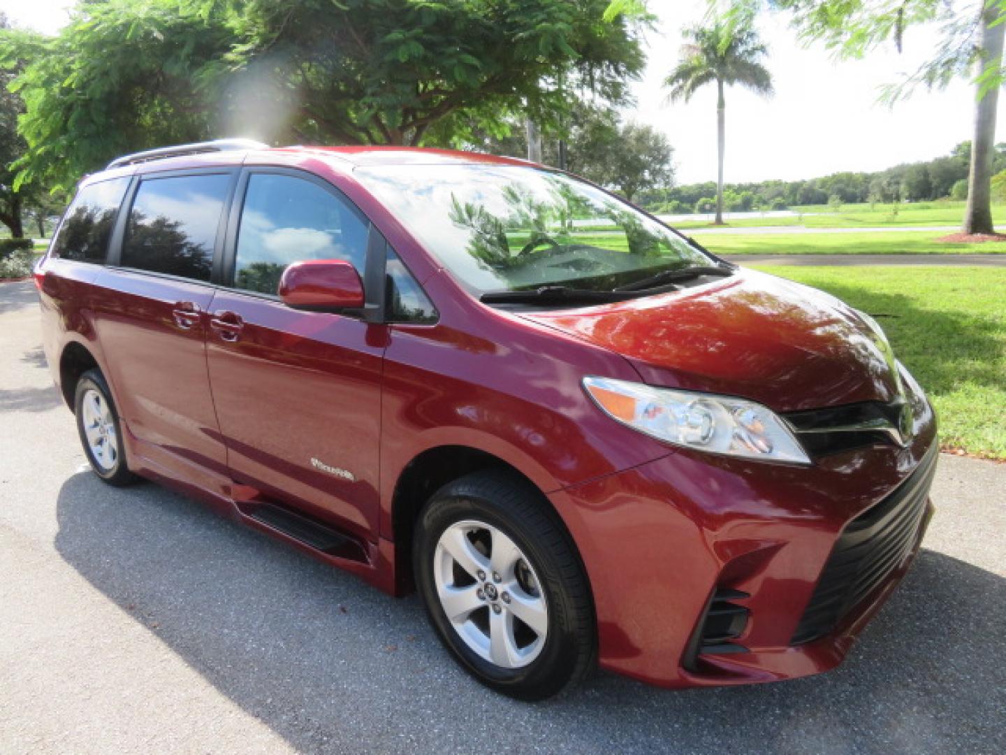 2020 Red /Gray Toyota Sienna LE 8-Passenger (5TDKZ3DC9LS) with an 3.5L V6 EFI DOHC 24V engine, 8A transmission, located at 4301 Oak Circle #19, Boca Raton, FL, 33431, (954) 561-2499, 26.388472, -80.084045 - Photo#17