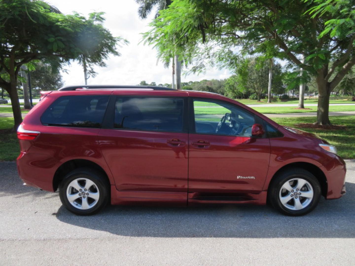 2020 Red /Gray Toyota Sienna LE 8-Passenger (5TDKZ3DC9LS) with an 3.5L V6 EFI DOHC 24V engine, 8A transmission, located at 4301 Oak Circle #19, Boca Raton, FL, 33431, (954) 561-2499, 26.388472, -80.084045 - Photo#16