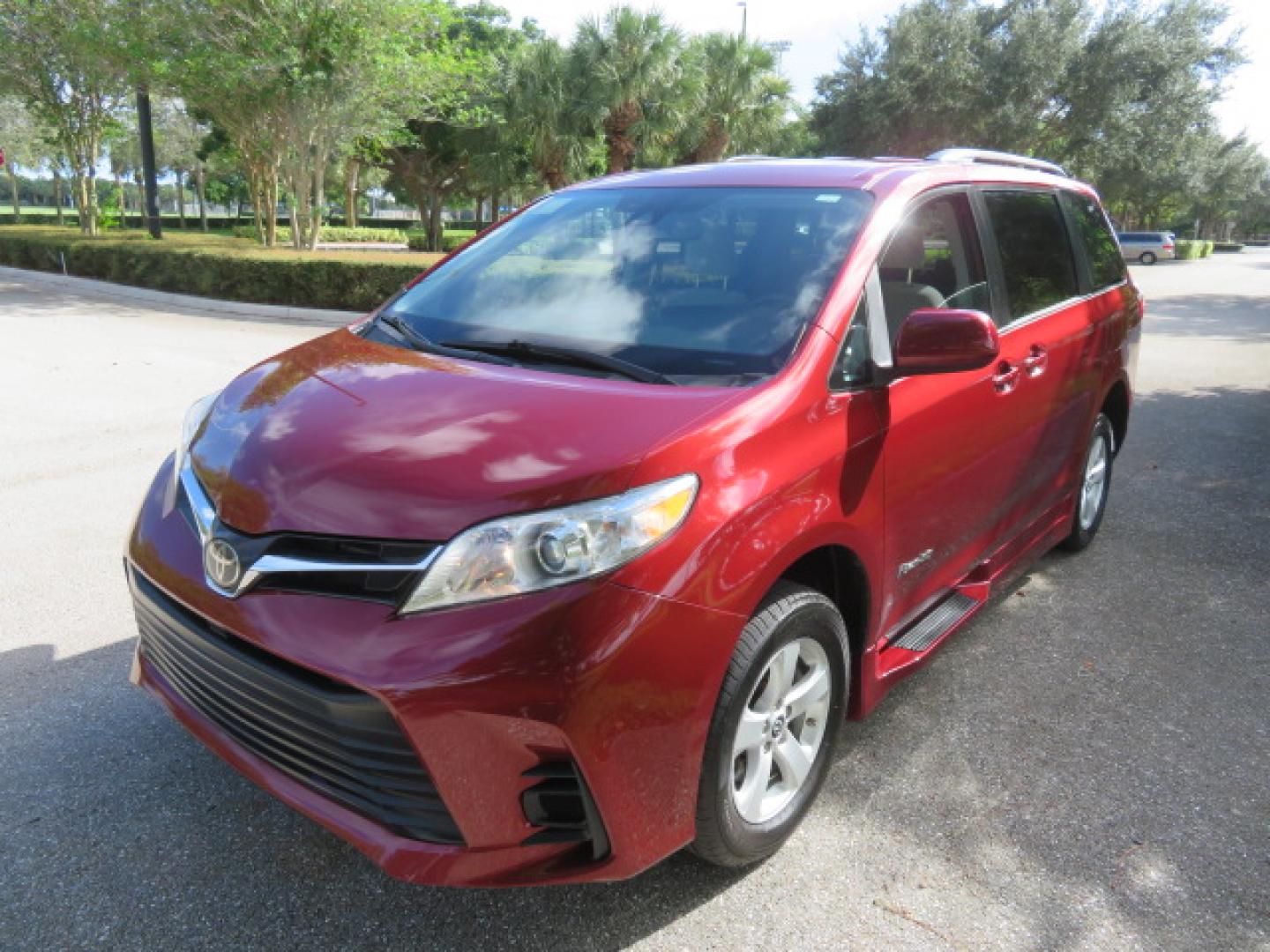 2020 Red /Gray Toyota Sienna LE 8-Passenger (5TDKZ3DC9LS) with an 3.5L V6 EFI DOHC 24V engine, 8A transmission, located at 4301 Oak Circle #19, Boca Raton, FL, 33431, (954) 561-2499, 26.388472, -80.084045 - Photo#20